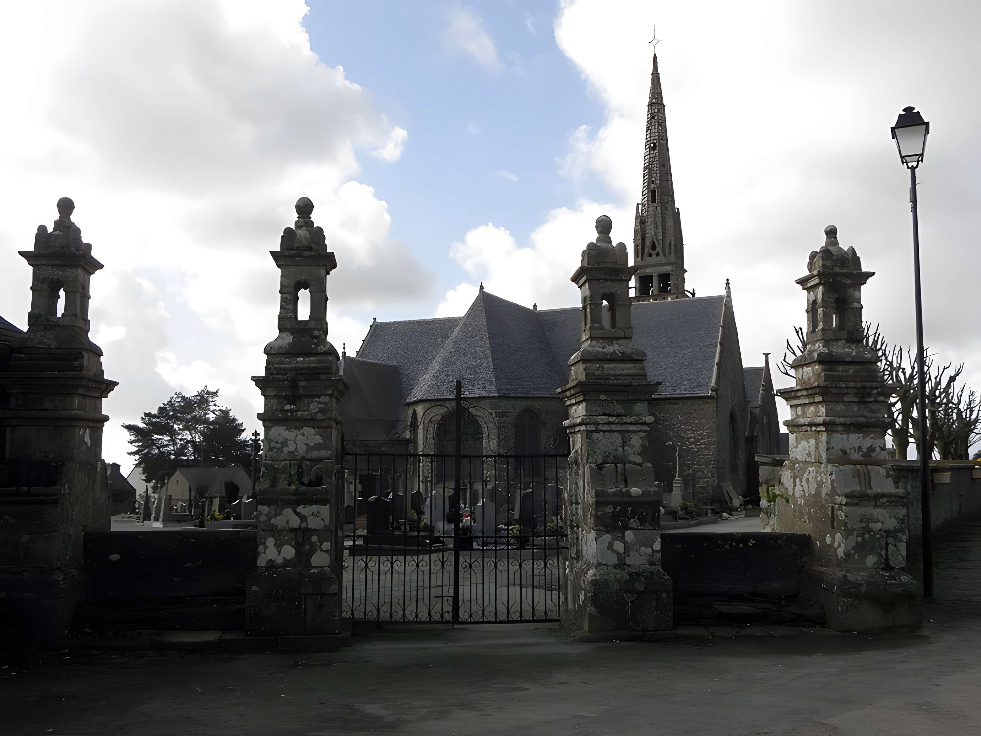 Église Sainte-Nonne de Dirinon