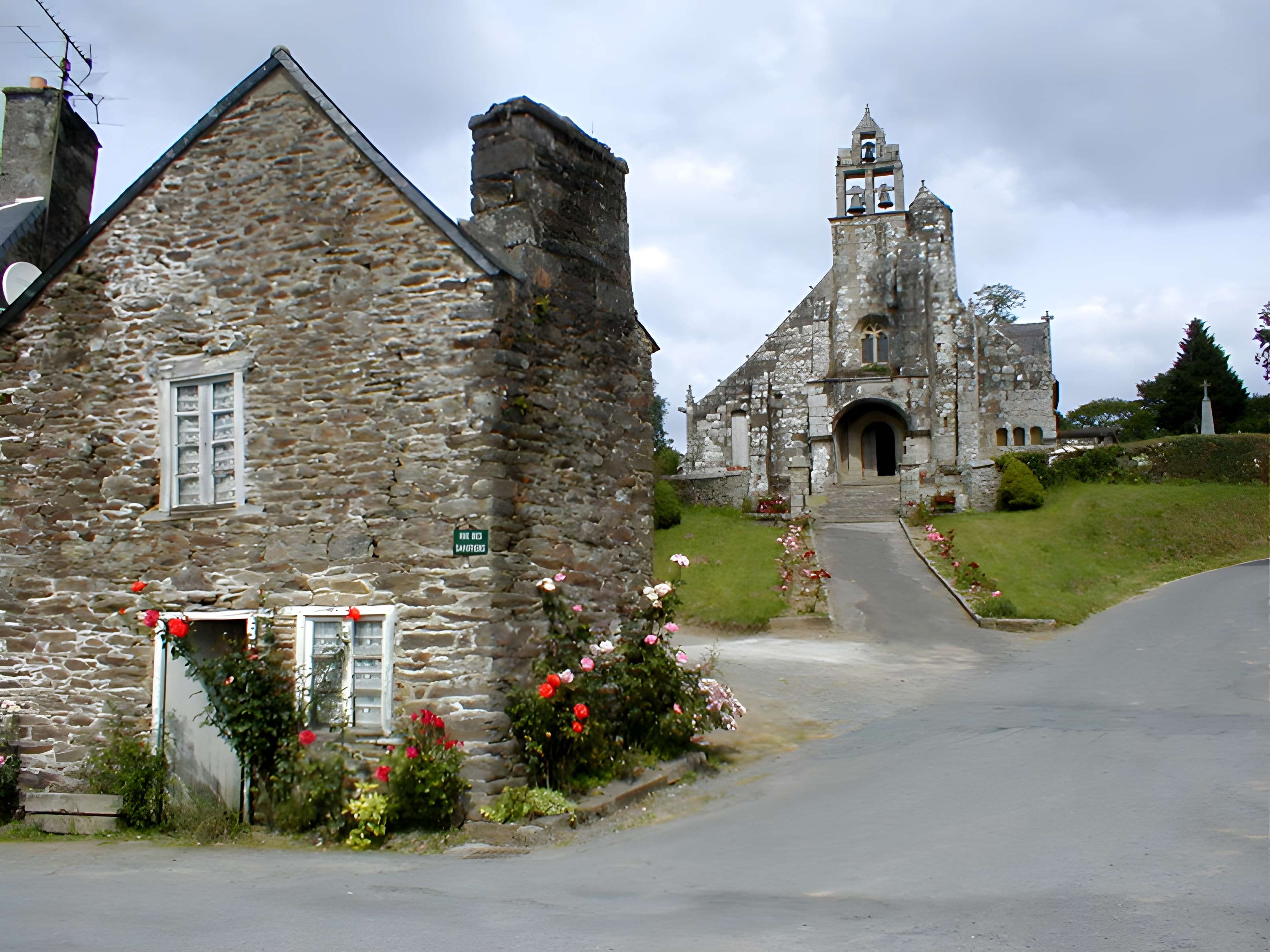 Église Saint-Envel de Loc-Envel