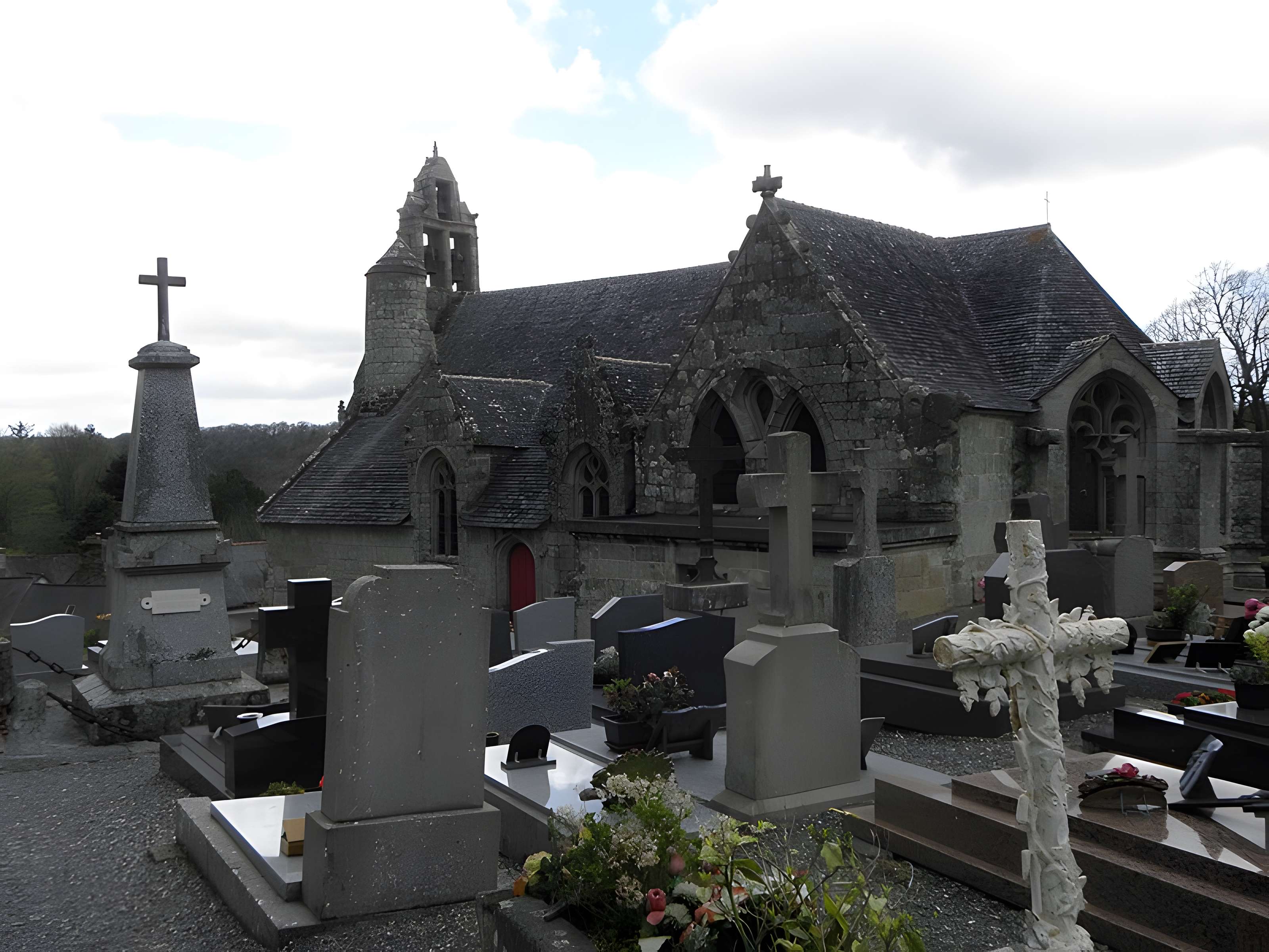 Église Saint-Envel de Loc-Envel