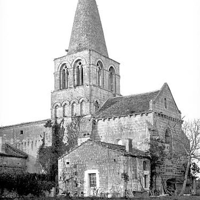 Photo de Église Saint-Estèphe à Roullet-Saint-Estèphe