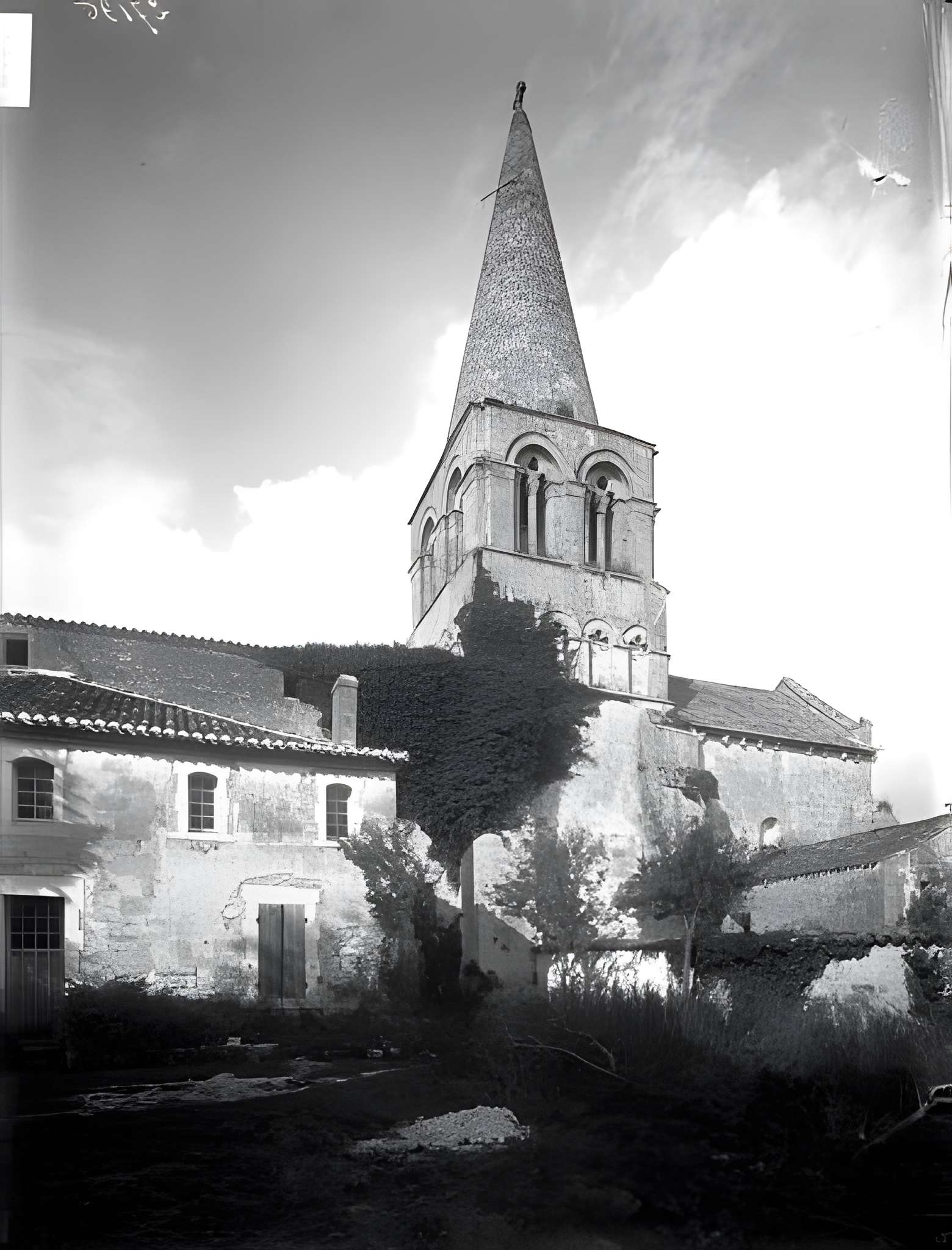 Église Saint-Estèphe à Roullet-Saint-Estèphe