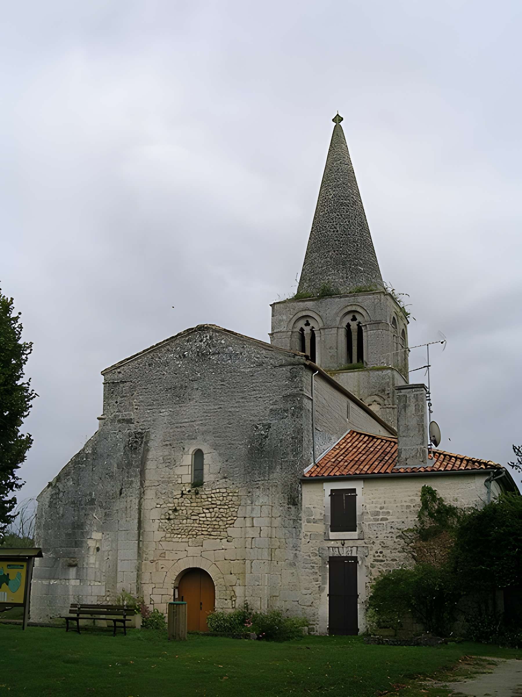 Église Saint-Estèphe à Roullet-Saint-Estèphe