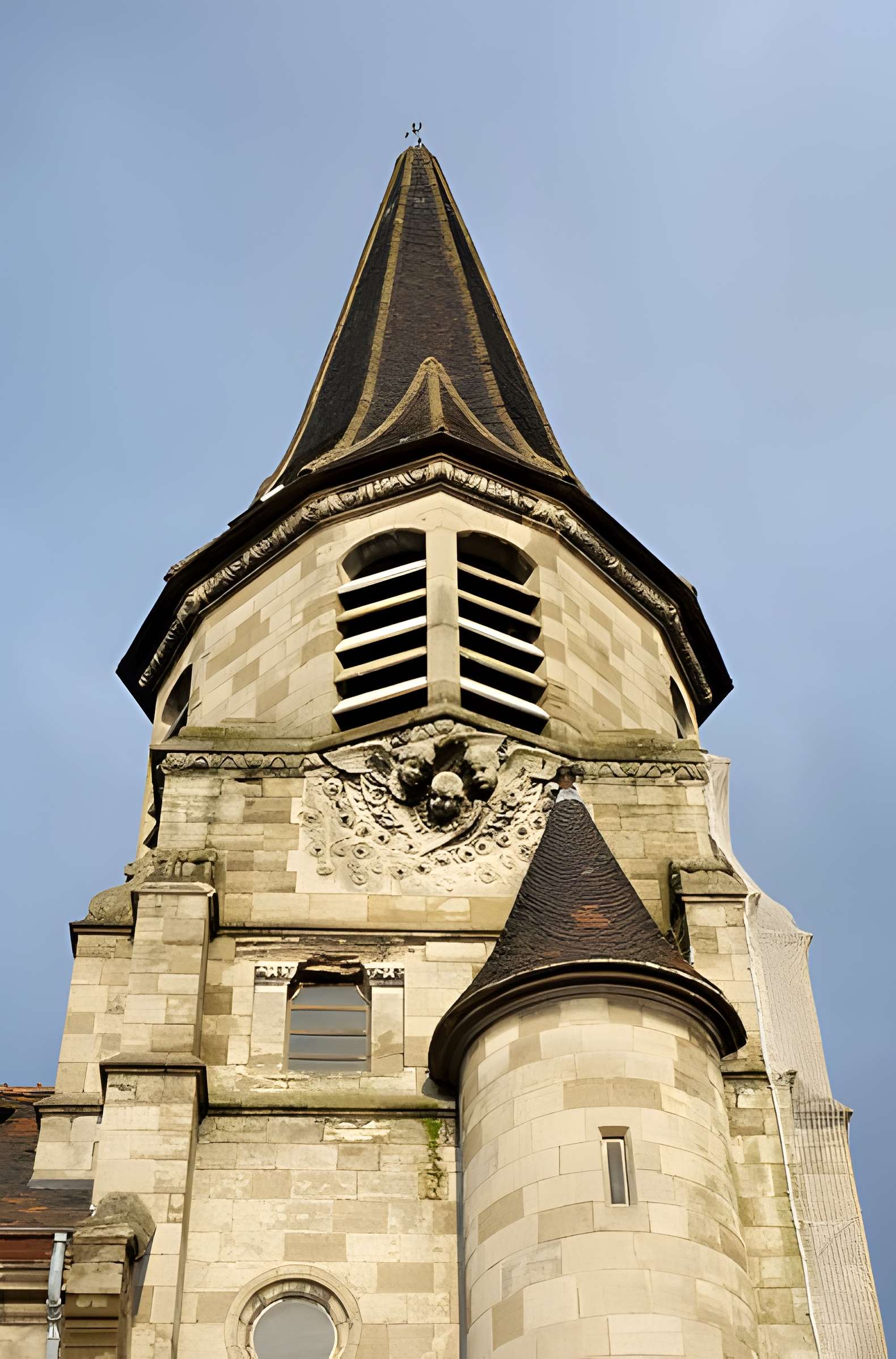 Église Sainte-Thérèse-de-l'Enfant-Jésus de Wattrelos