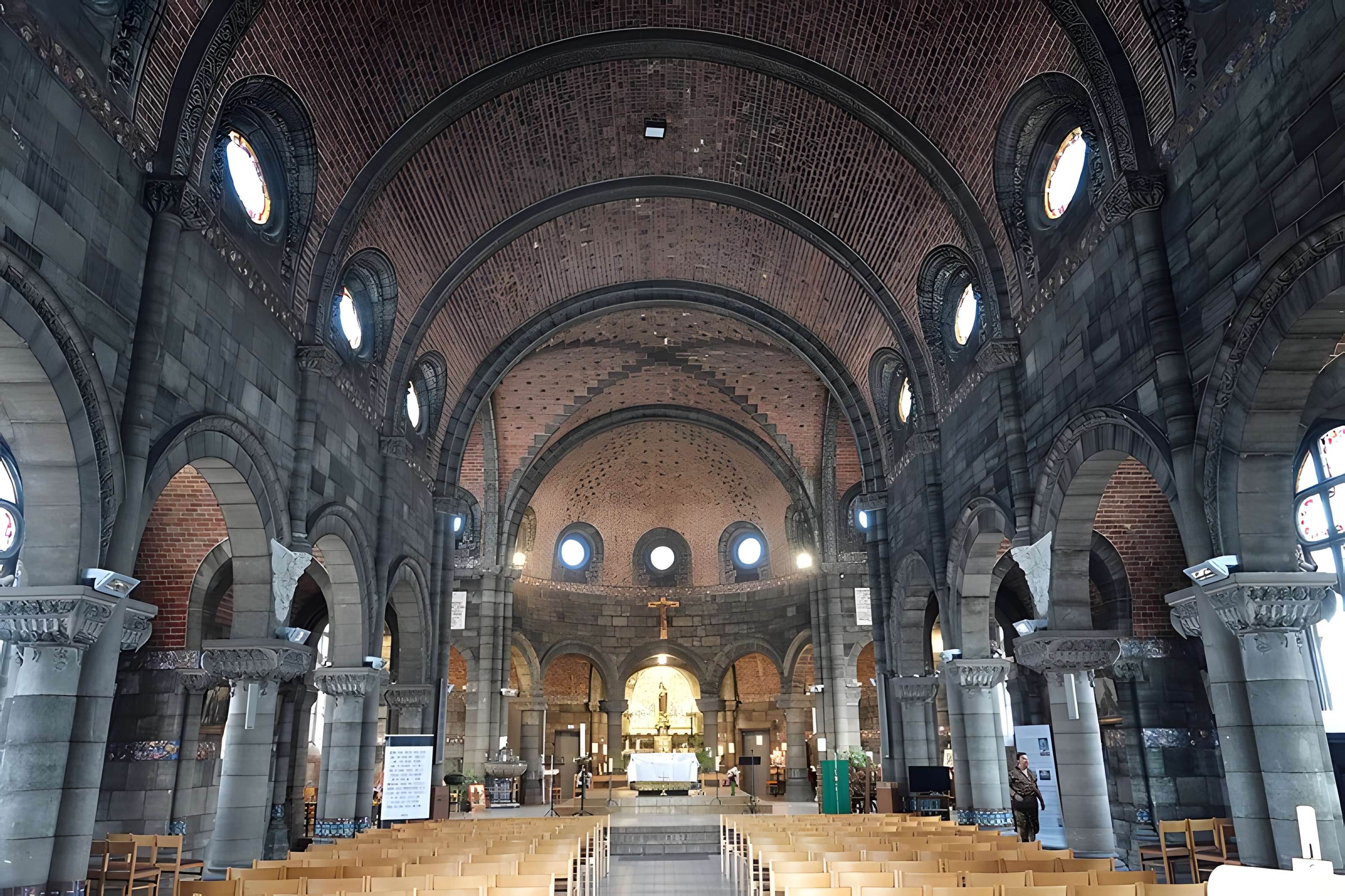 Église Sainte-Thérèse-de-l'Enfant-Jésus de Wattrelos