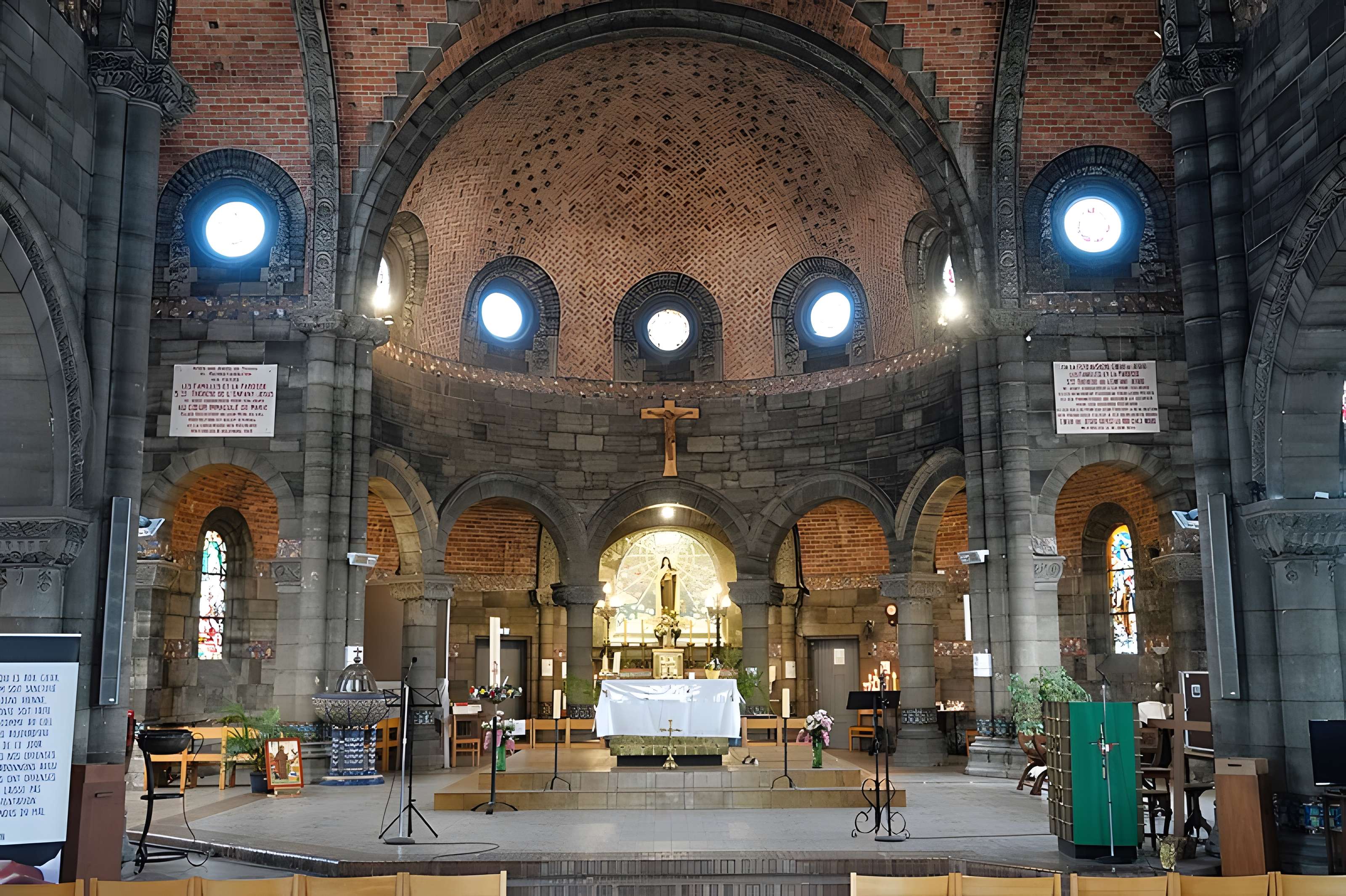 Église Sainte-Thérèse-de-l'Enfant-Jésus de Wattrelos
