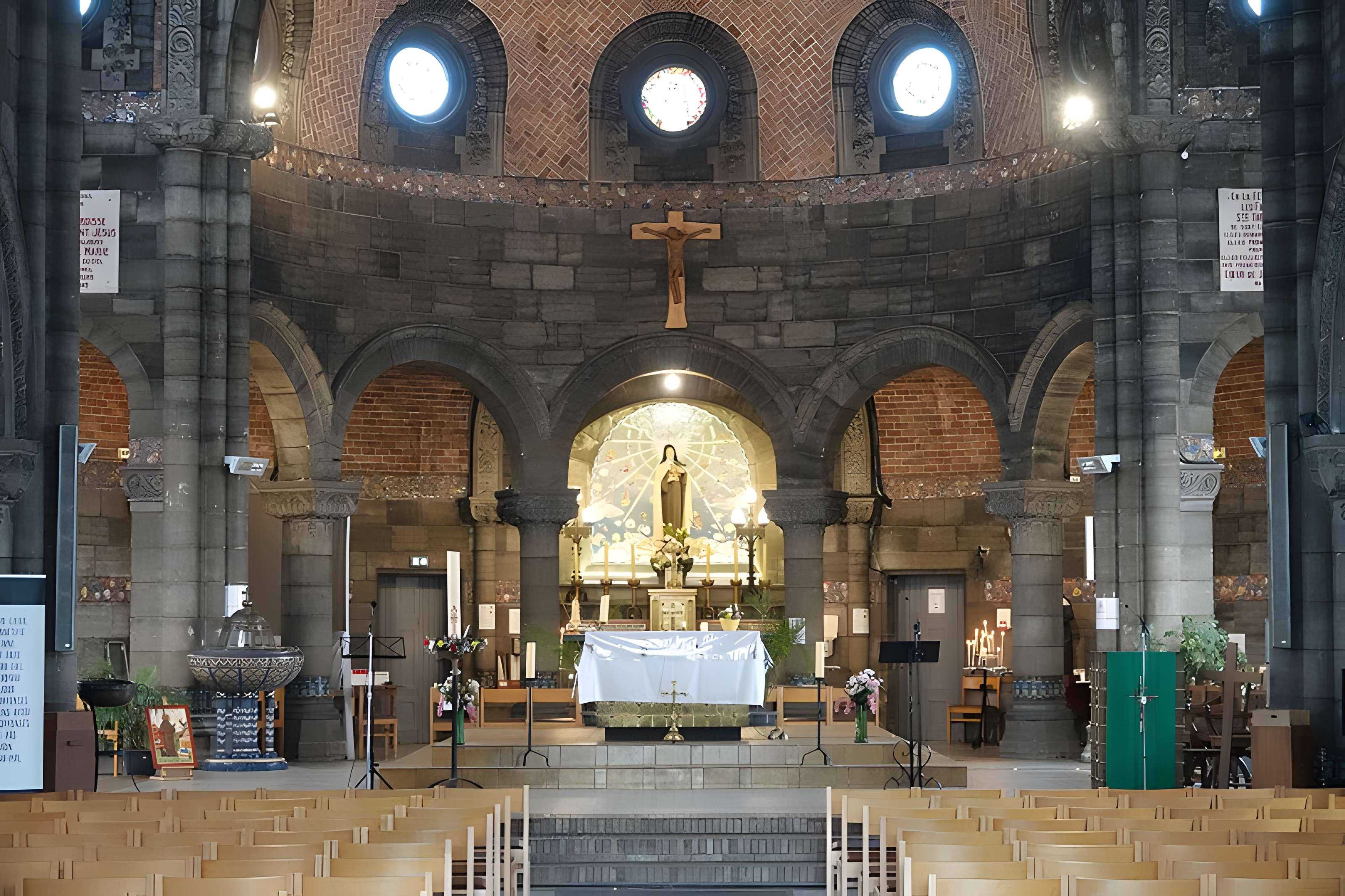 Église Sainte-Thérèse-de-l'Enfant-Jésus de Wattrelos
