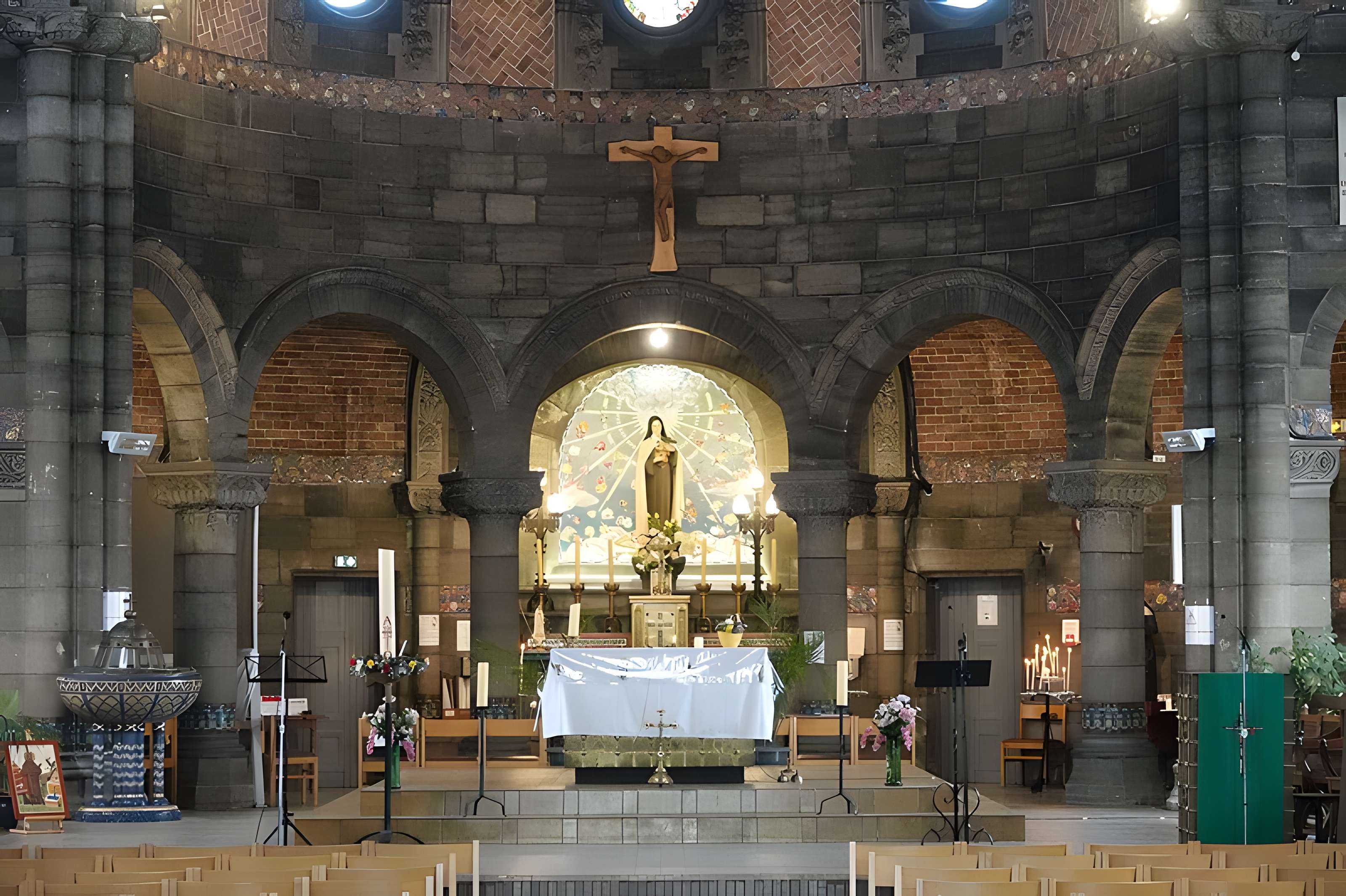 Église Sainte-Thérèse-de-l'Enfant-Jésus de Wattrelos