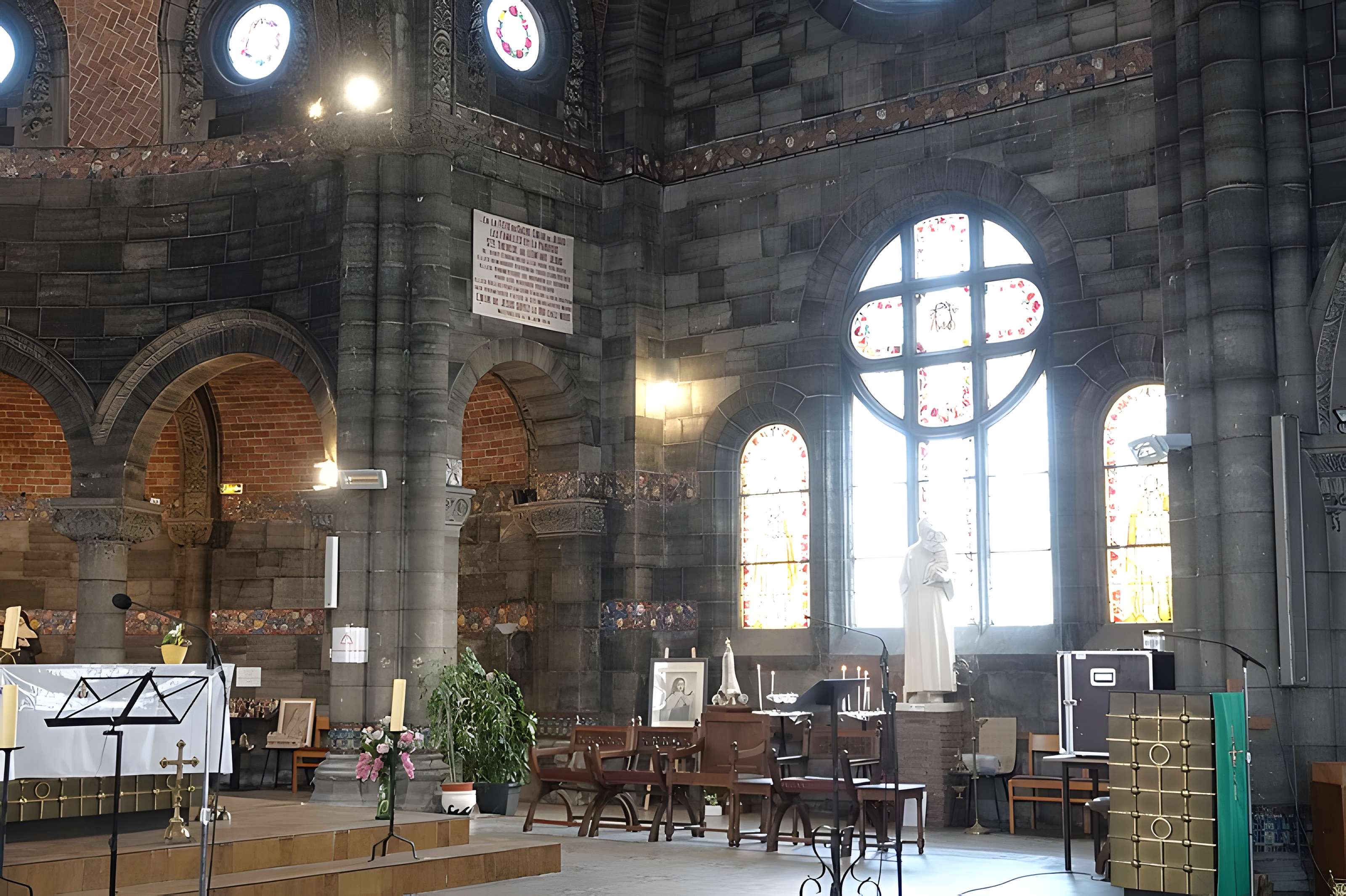 Église Sainte-Thérèse-de-l'Enfant-Jésus de Wattrelos