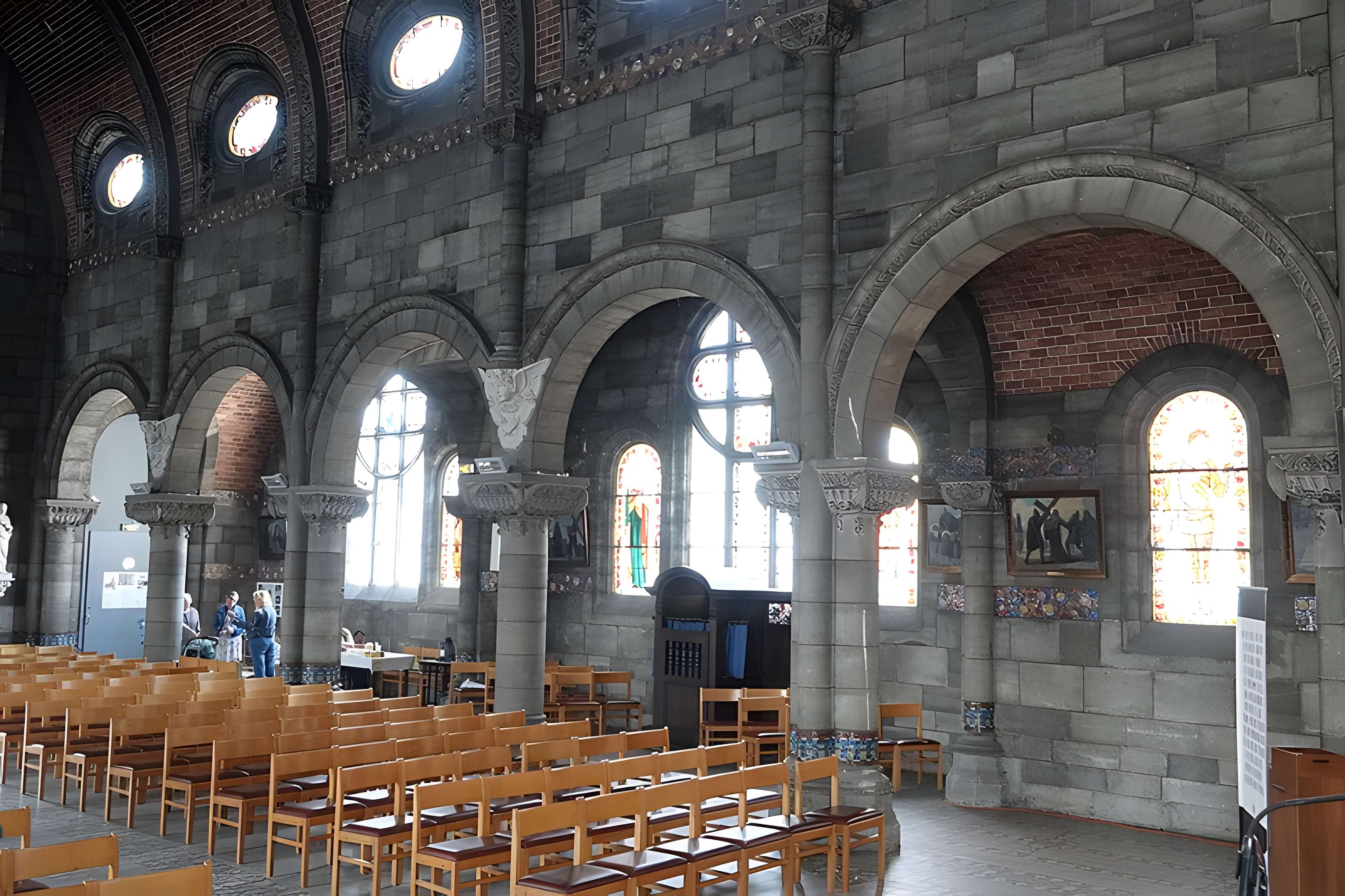 Église Sainte-Thérèse-de-l'Enfant-Jésus de Wattrelos