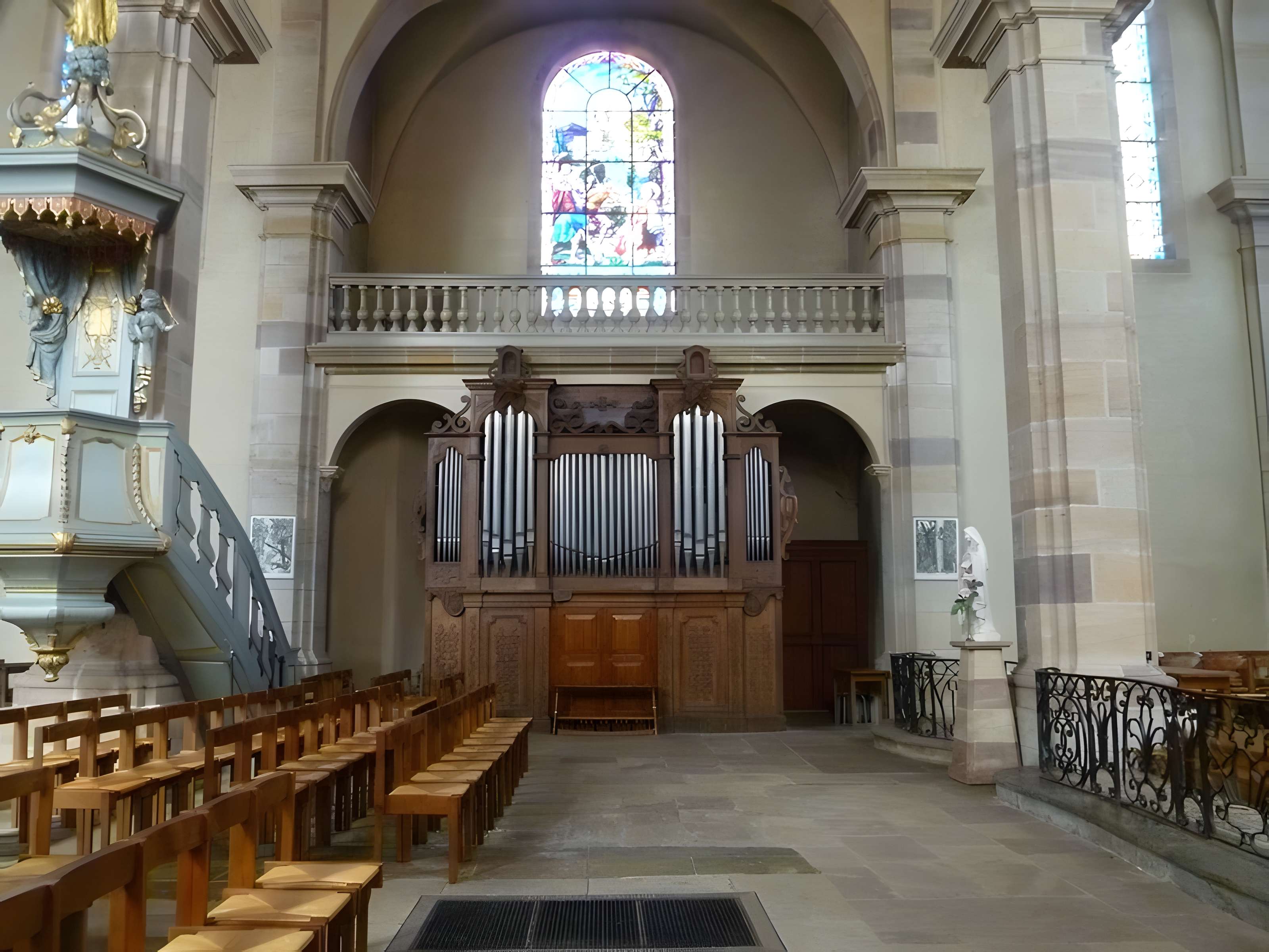 Église Saint-Étienne de Fougerolles et croix