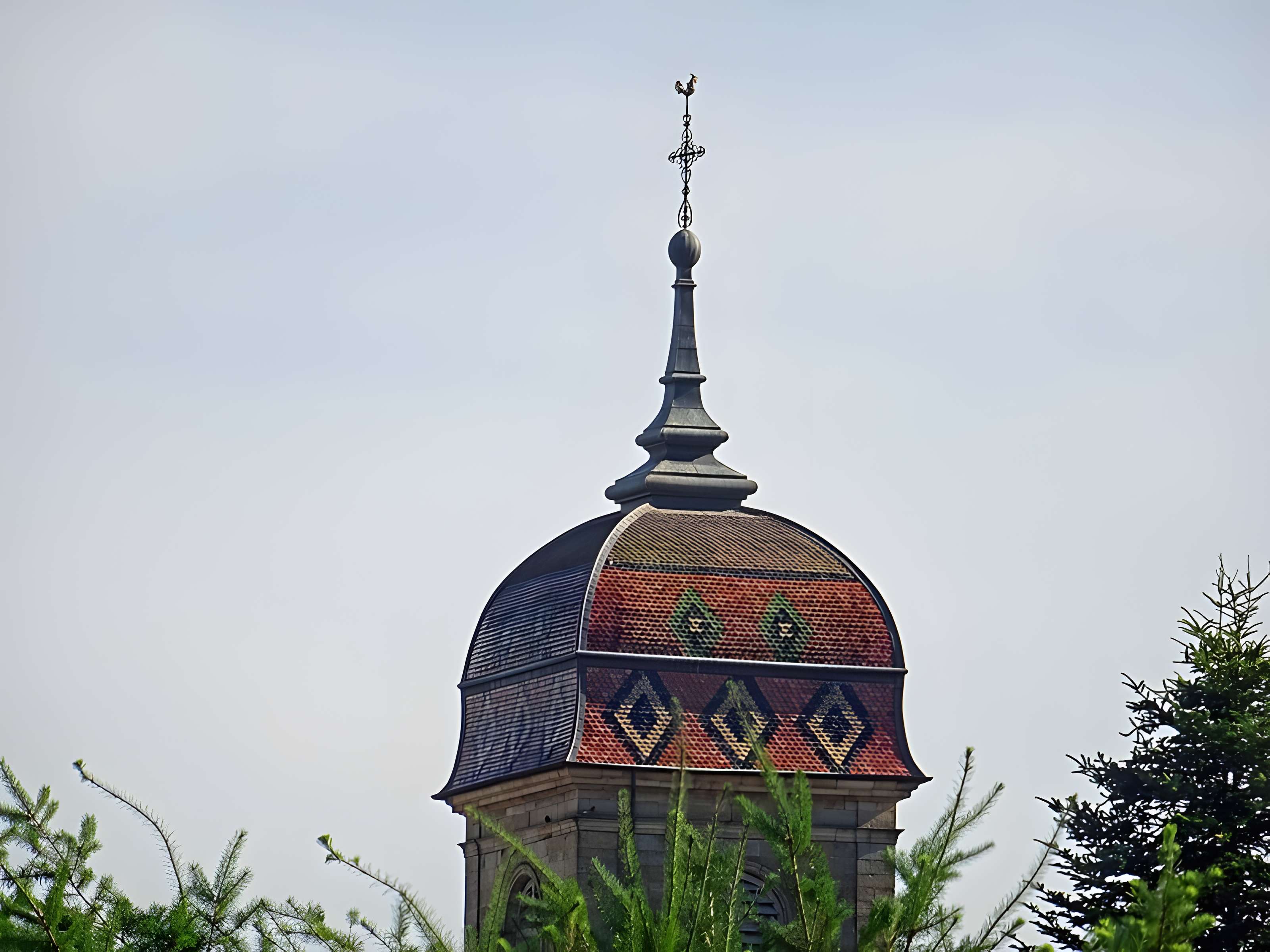 Église Saint-Étienne de Fougerolles et croix