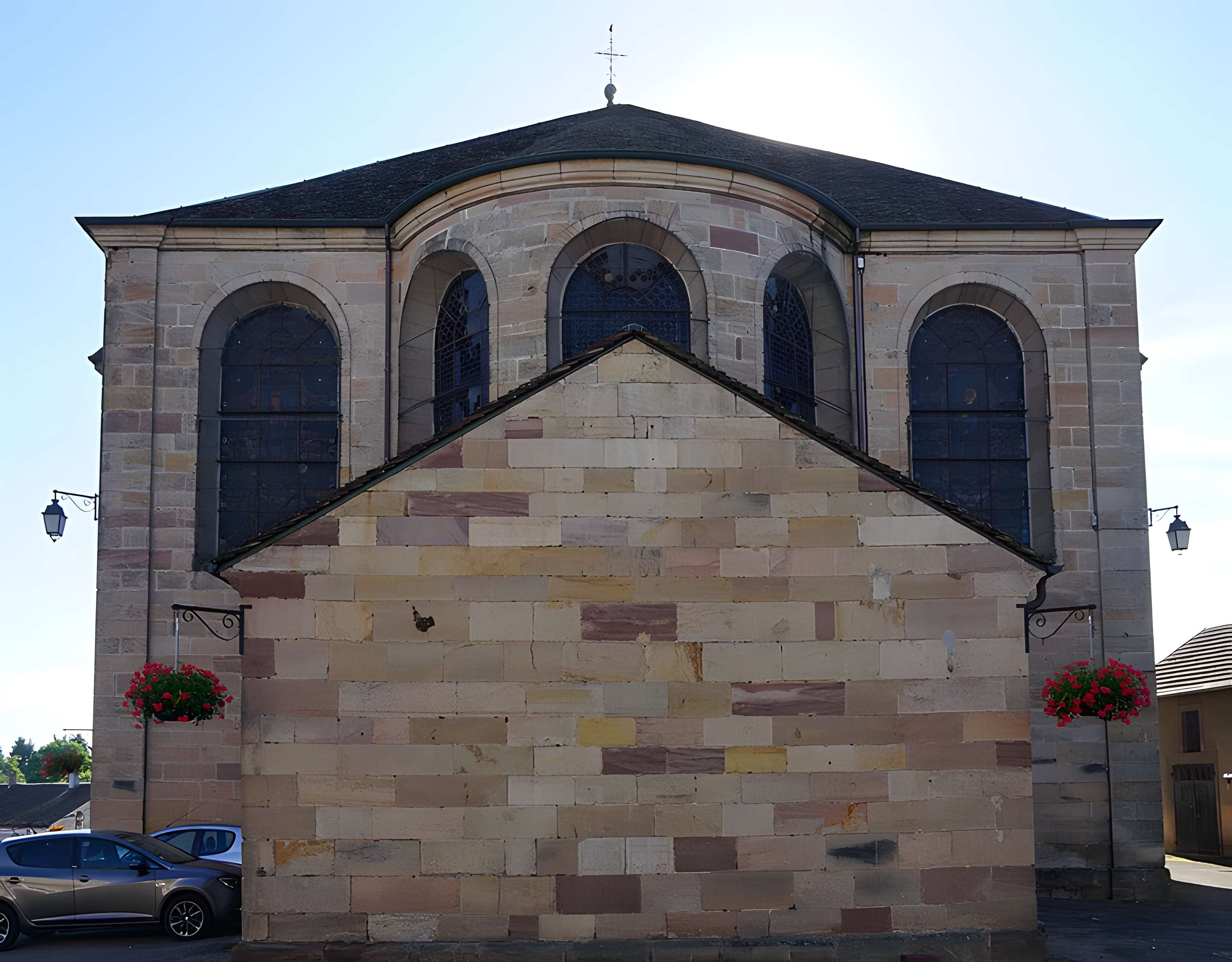 Église Saint-Étienne de Fougerolles et croix