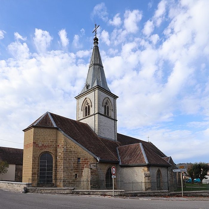 Photo de Église Saint-Étienne de Sirod et croix