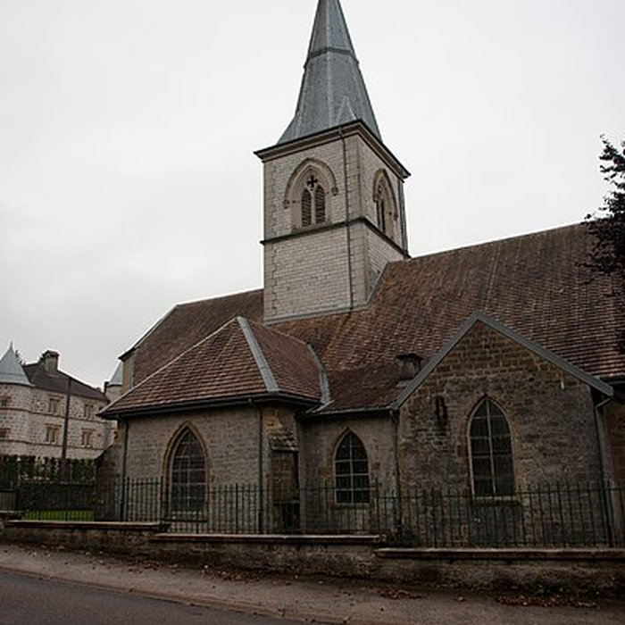 Photo de Église Saint-Étienne de Sirod et croix
