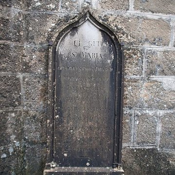 Église Saint-Étienne de Sirod et croix