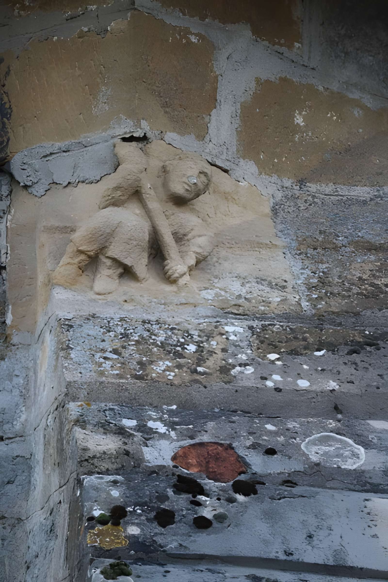 Église Saint-Étienne de Sirod et croix