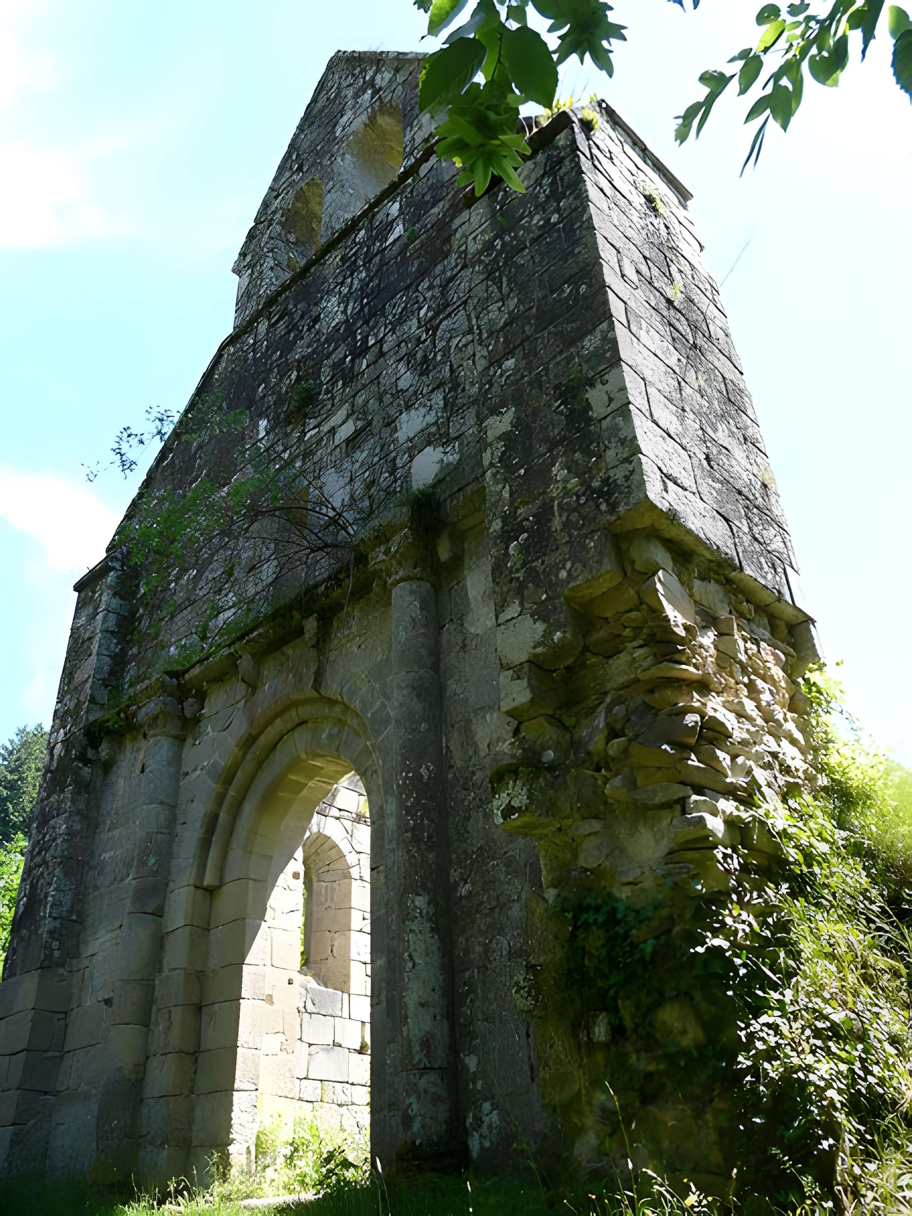 Église Saint-Étienne-de-Braguse de Gimel-les-Cascades