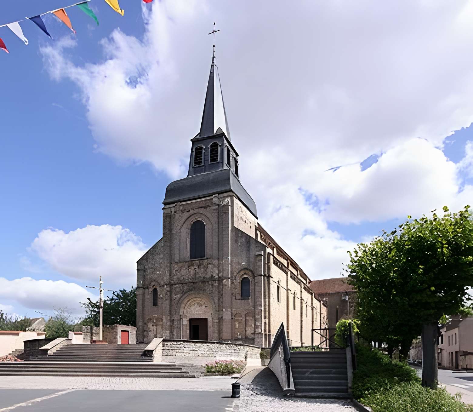 Église Saint-Genès de Châteaumeillant 