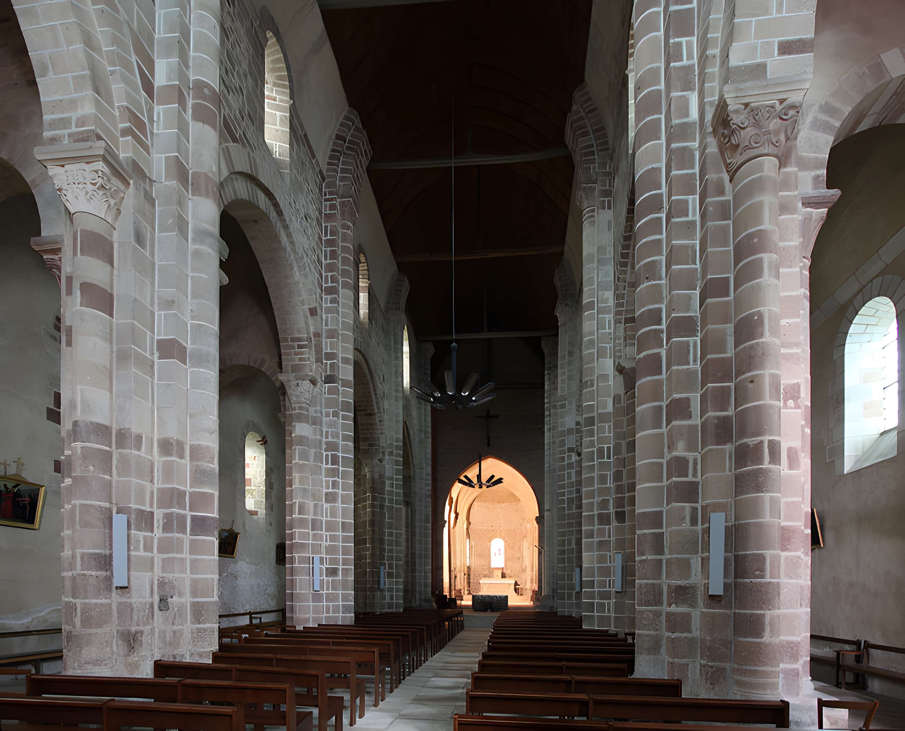 Église Saint-Genès de Châteaumeillant