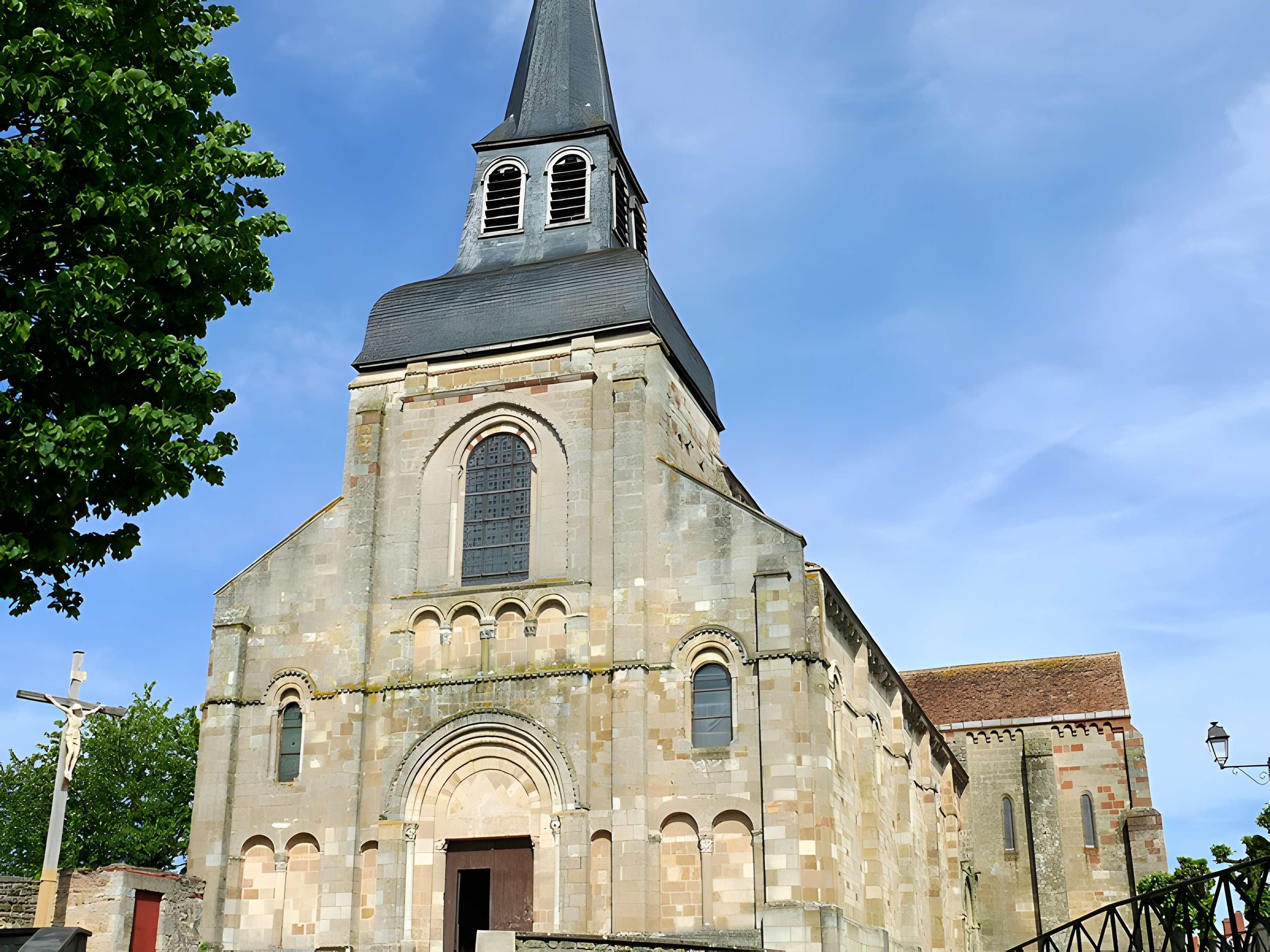 Église Saint-Genès de Châteaumeillant