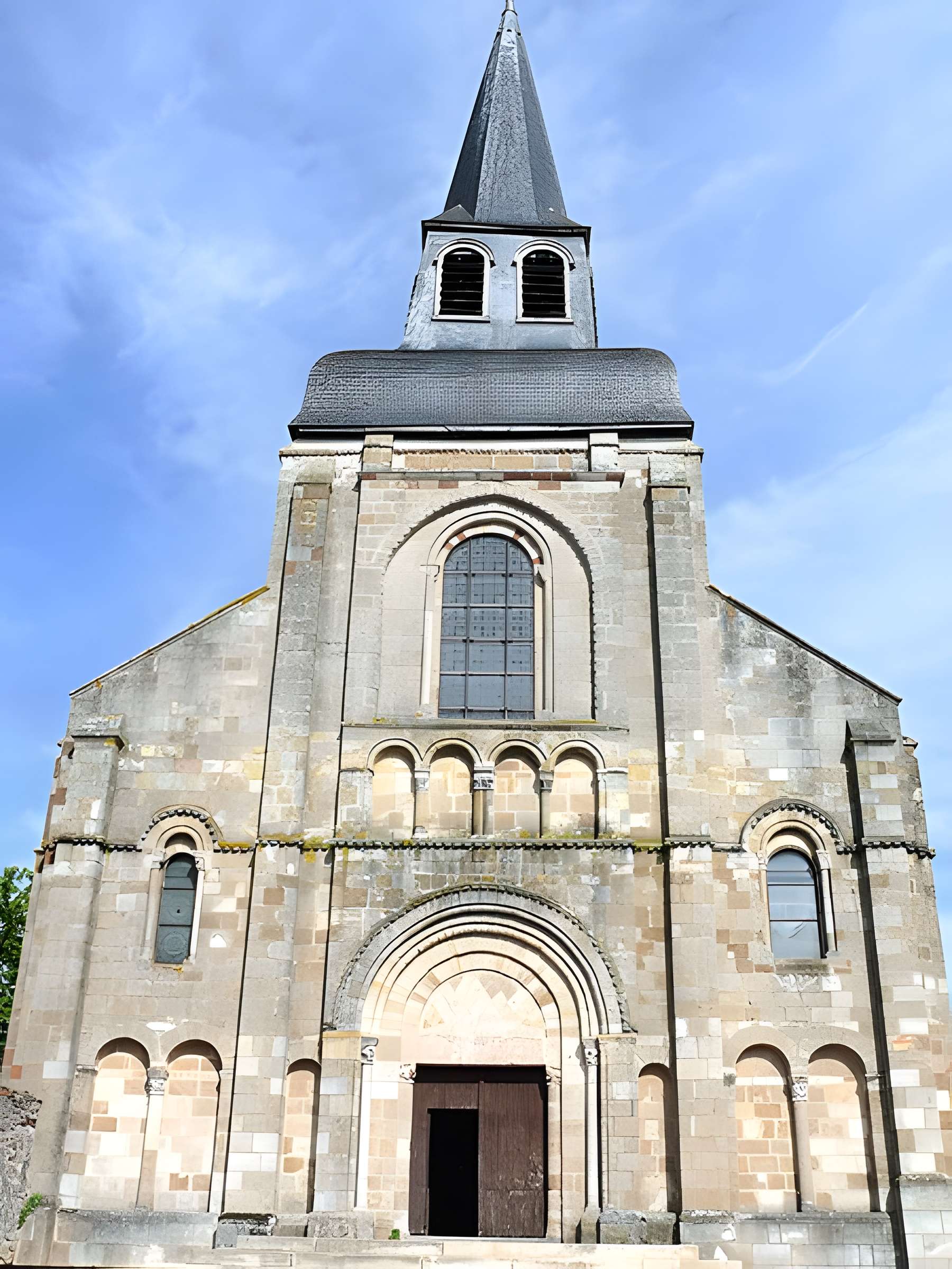 Église Saint-Genès de Châteaumeillant