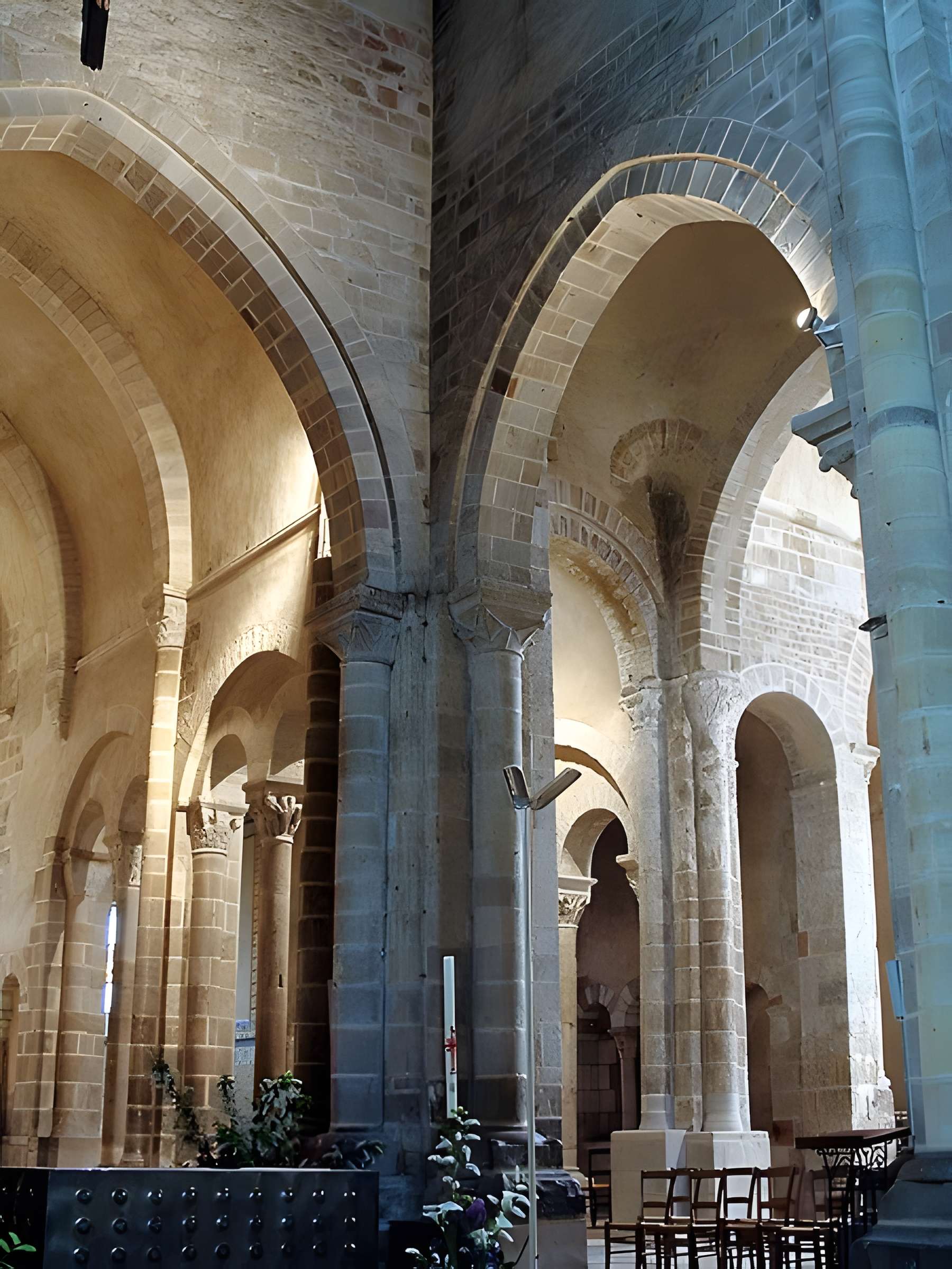 Église Saint-Genès de Châteaumeillant