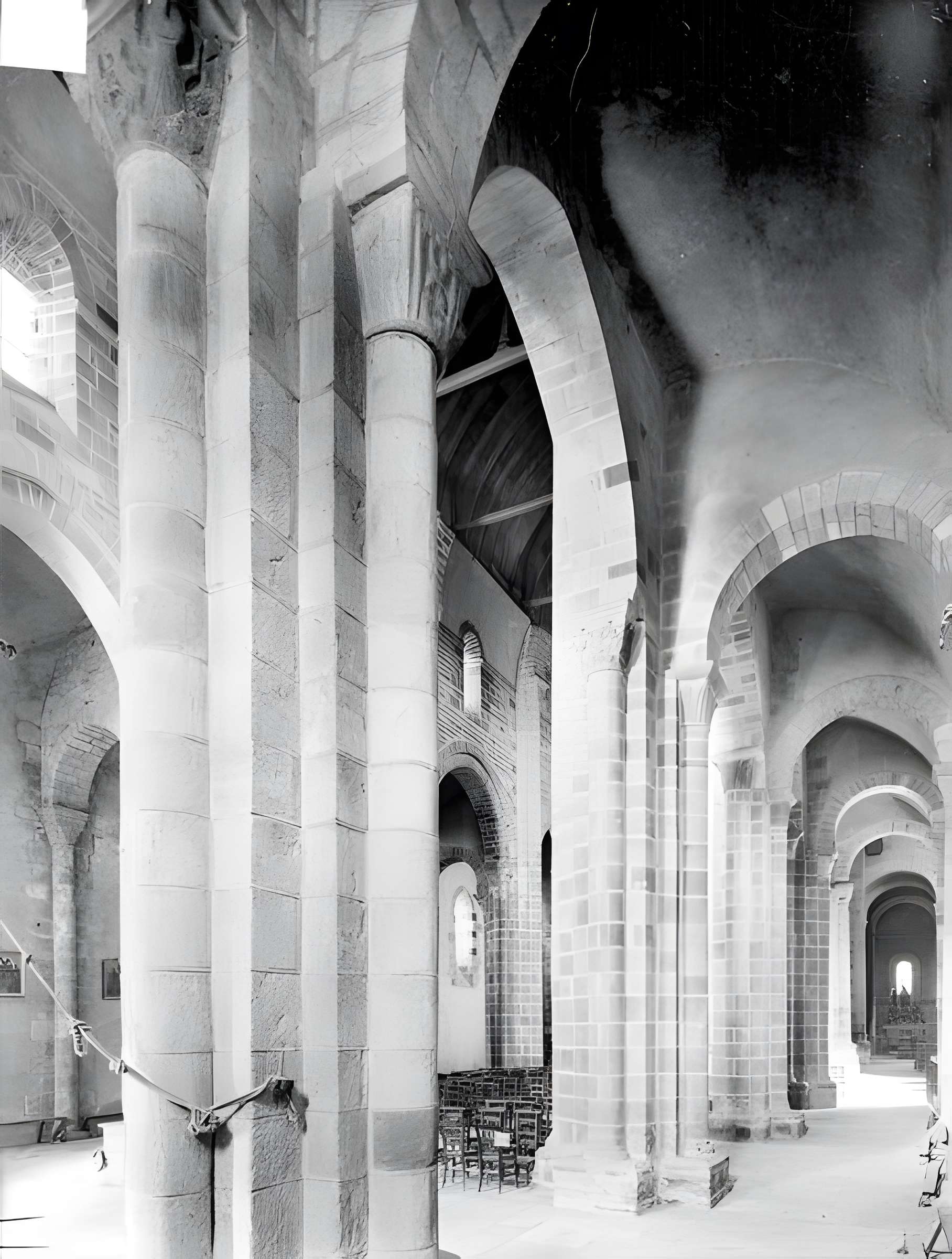 Église Saint-Genès de Châteaumeillant