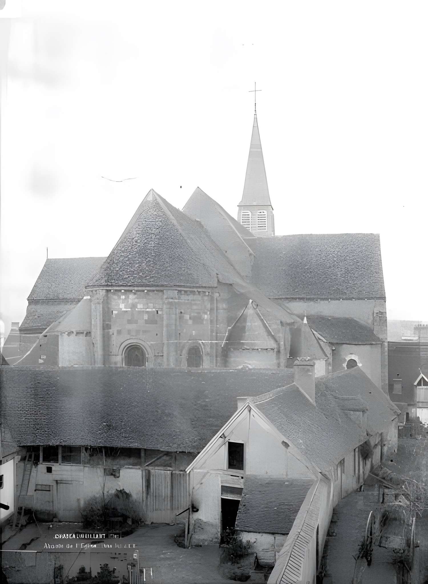 Église Saint-Genès de Châteaumeillant