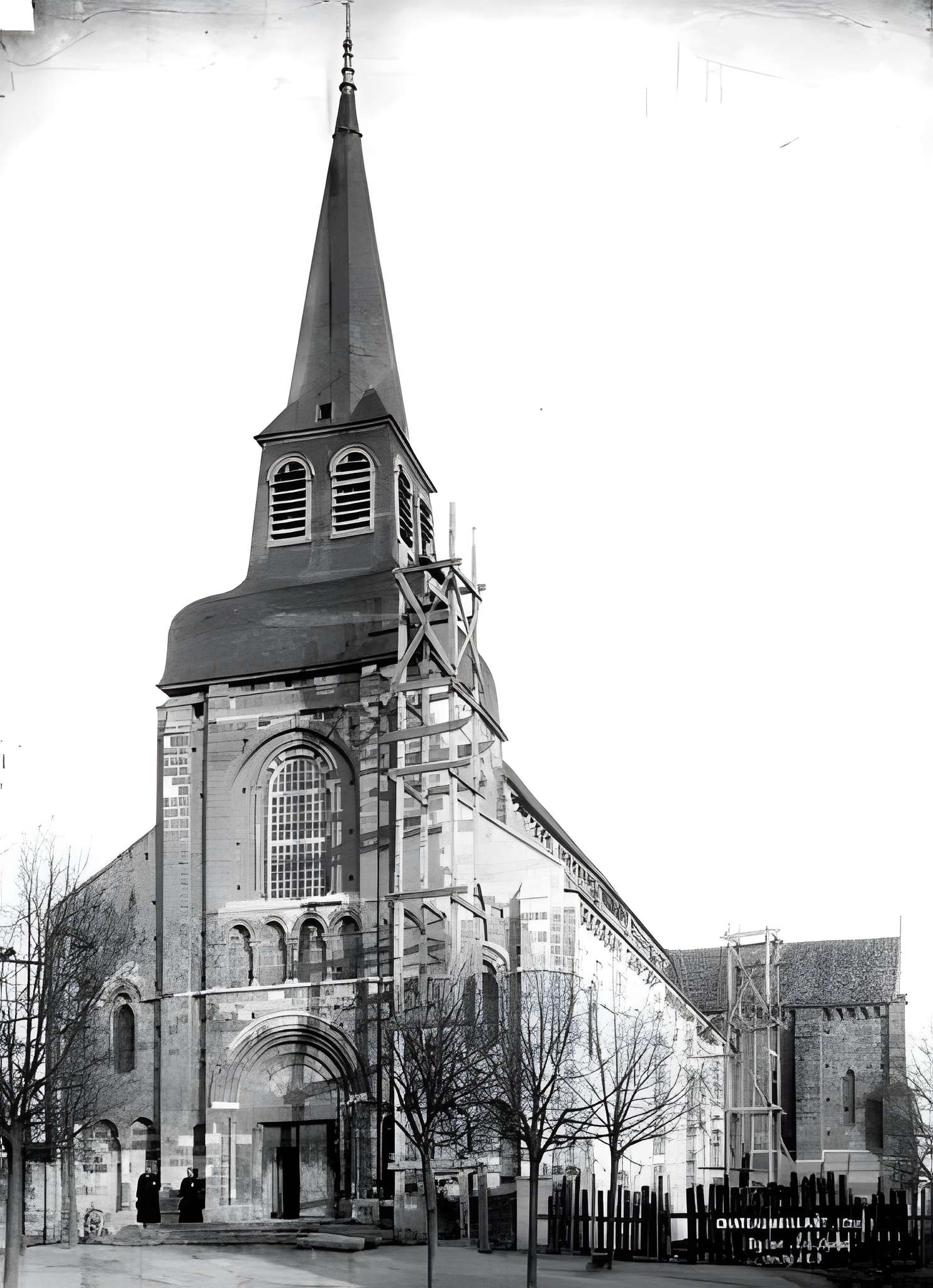 Église Saint-Genès de Châteaumeillant