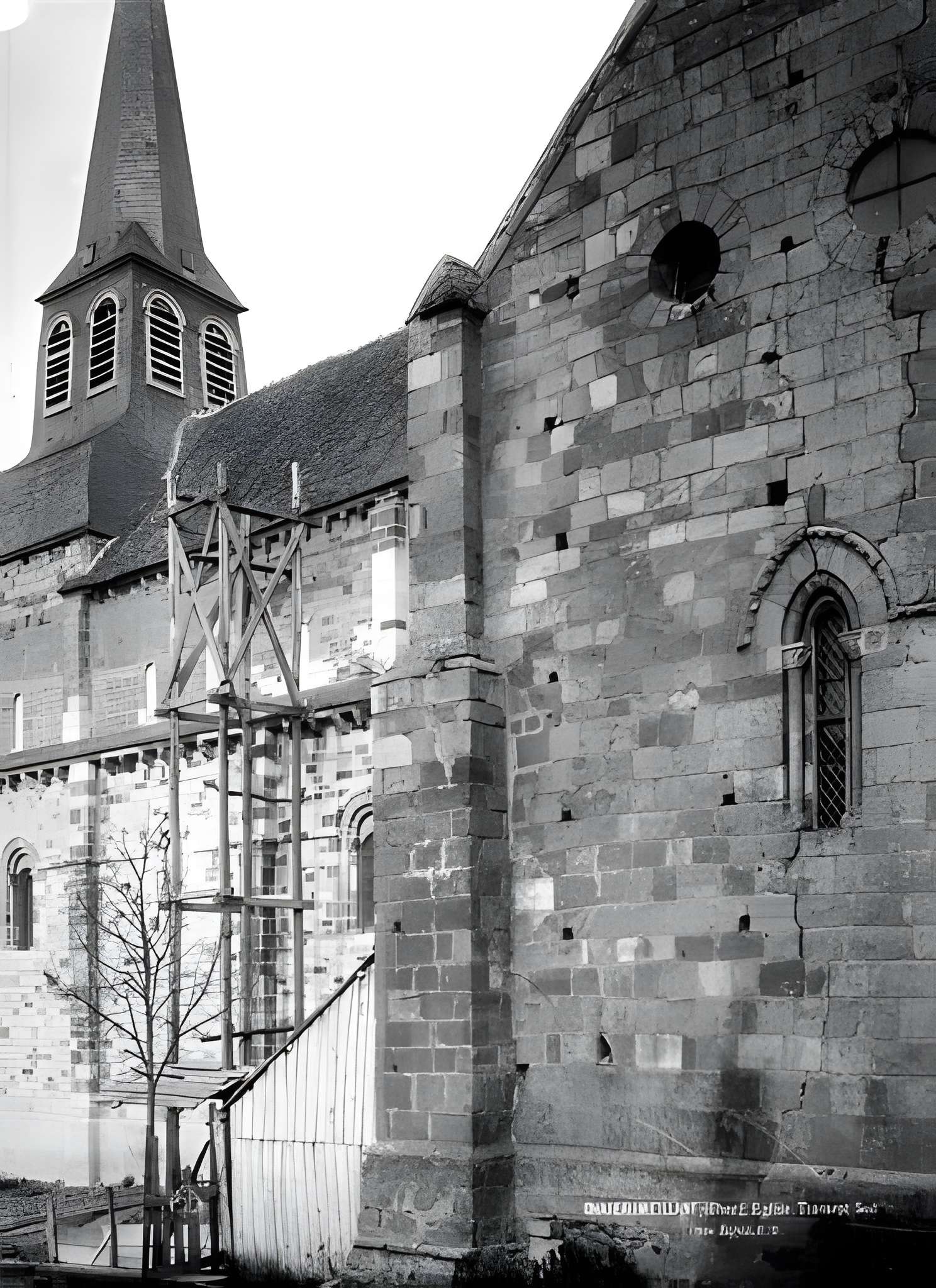 Église Saint-Genès de Châteaumeillant