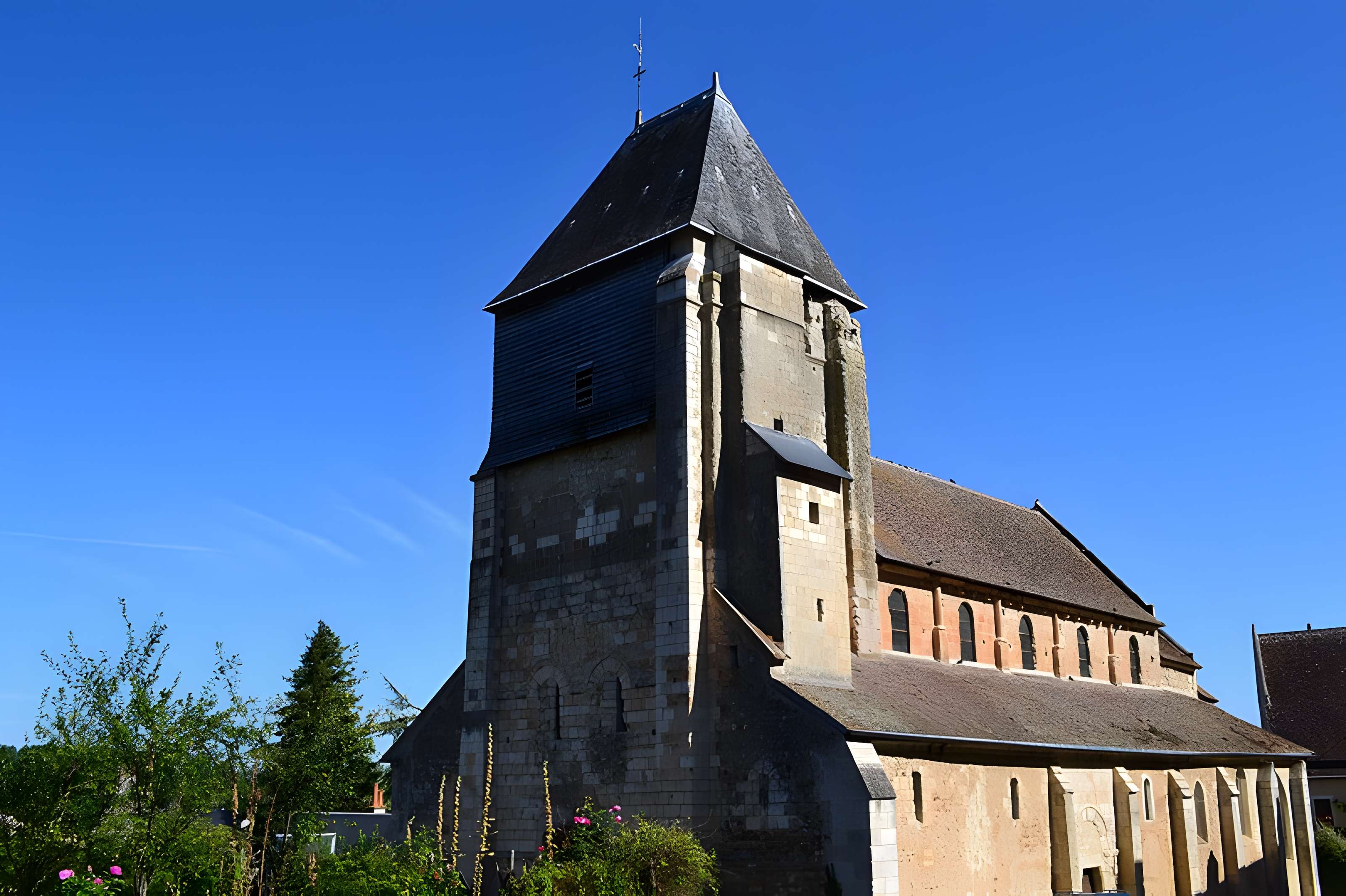 Église Saint-Genest de Lavardin