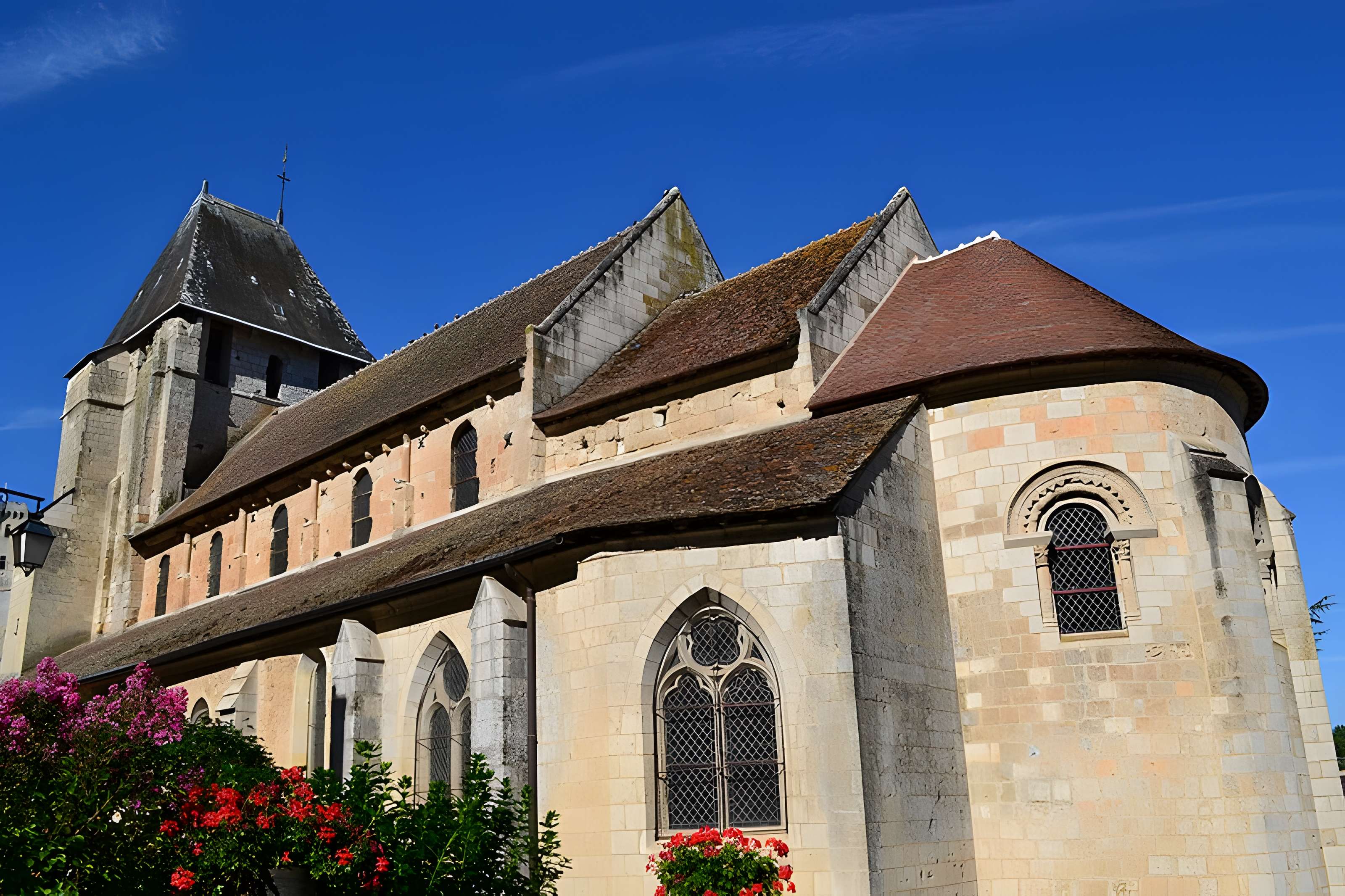 Église Saint-Genest de Lavardin