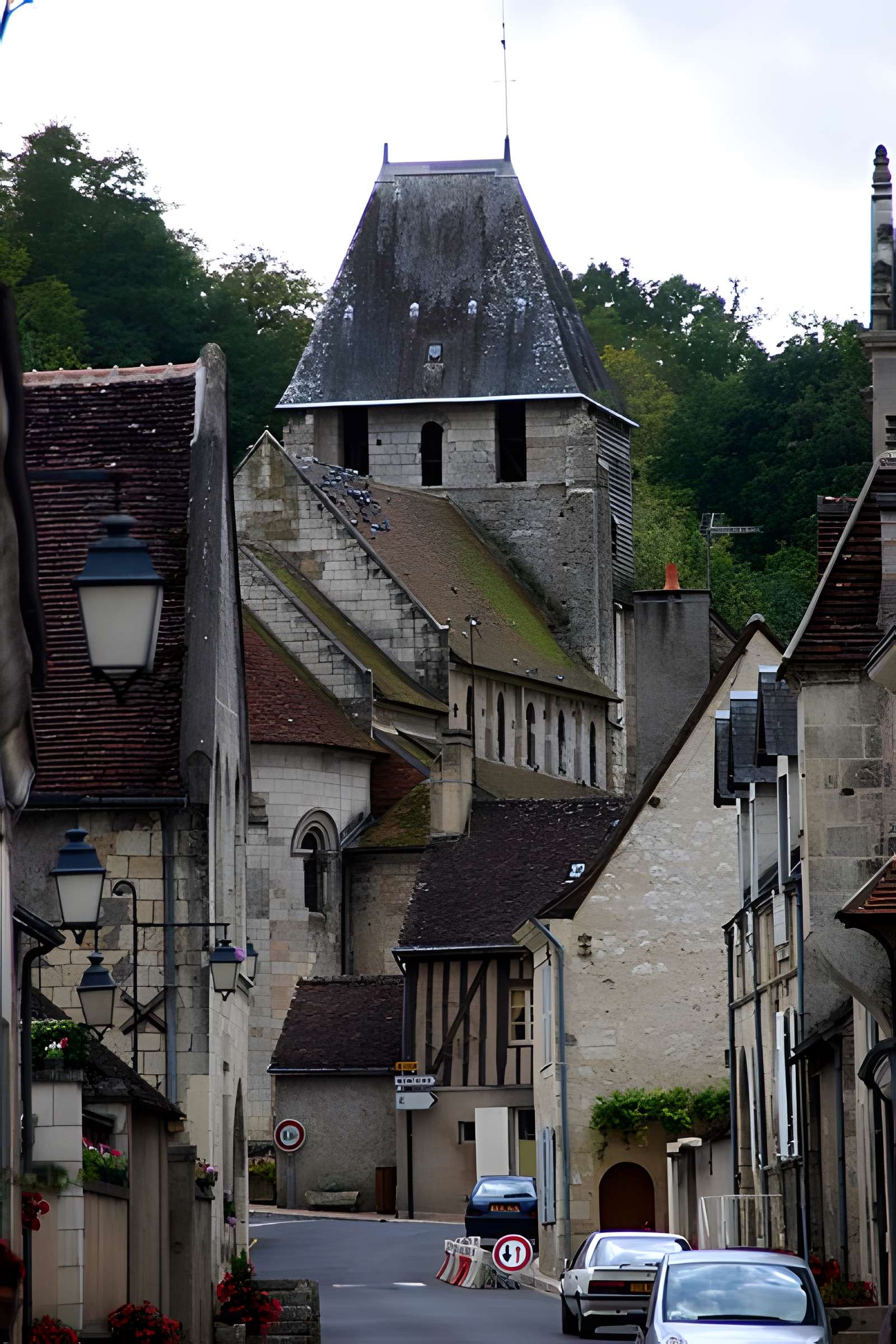 Église Saint-Genest de Lavardin