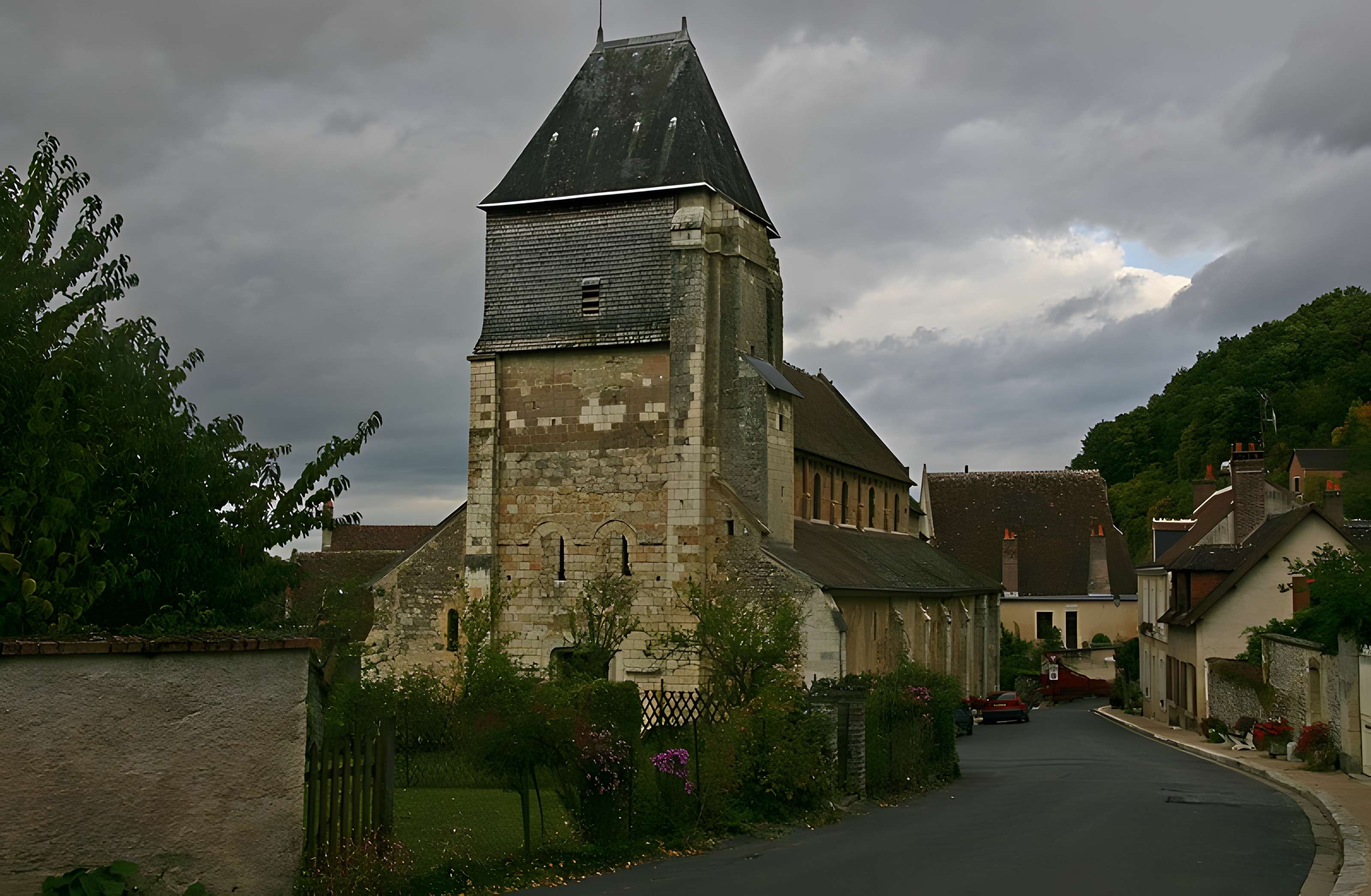Église Saint-Genest de Lavardin