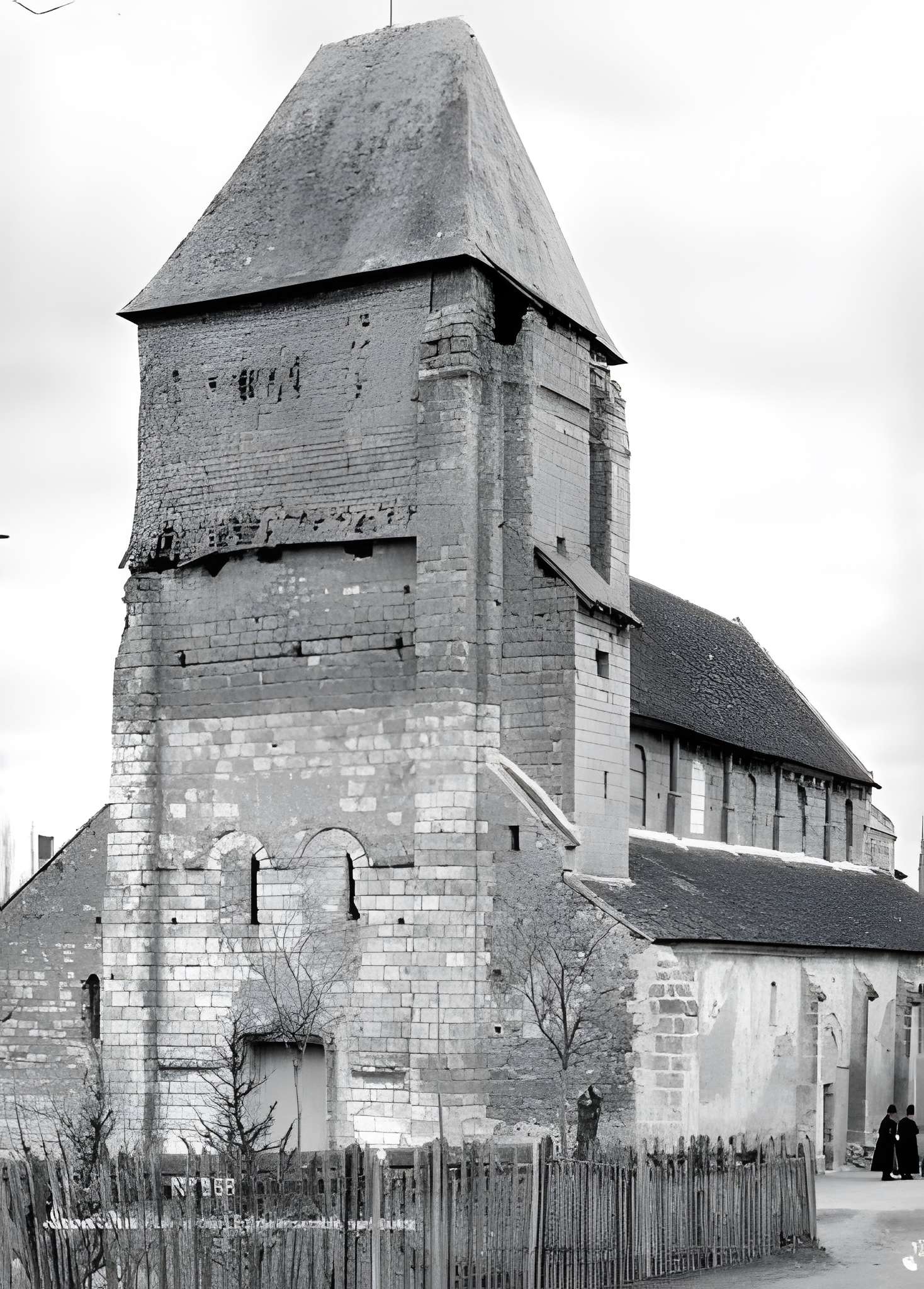 Église Saint-Genest de Lavardin