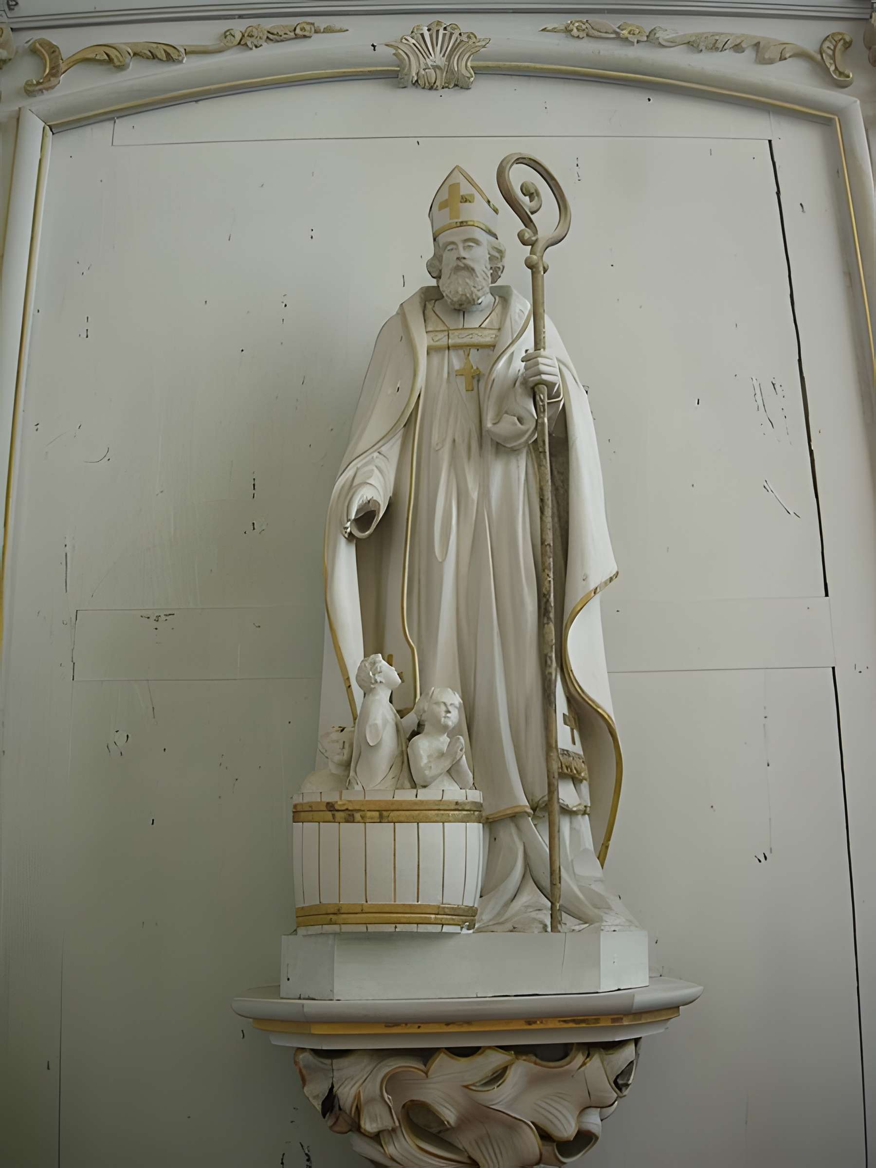 Église Saint-Georges de Trouans et croix