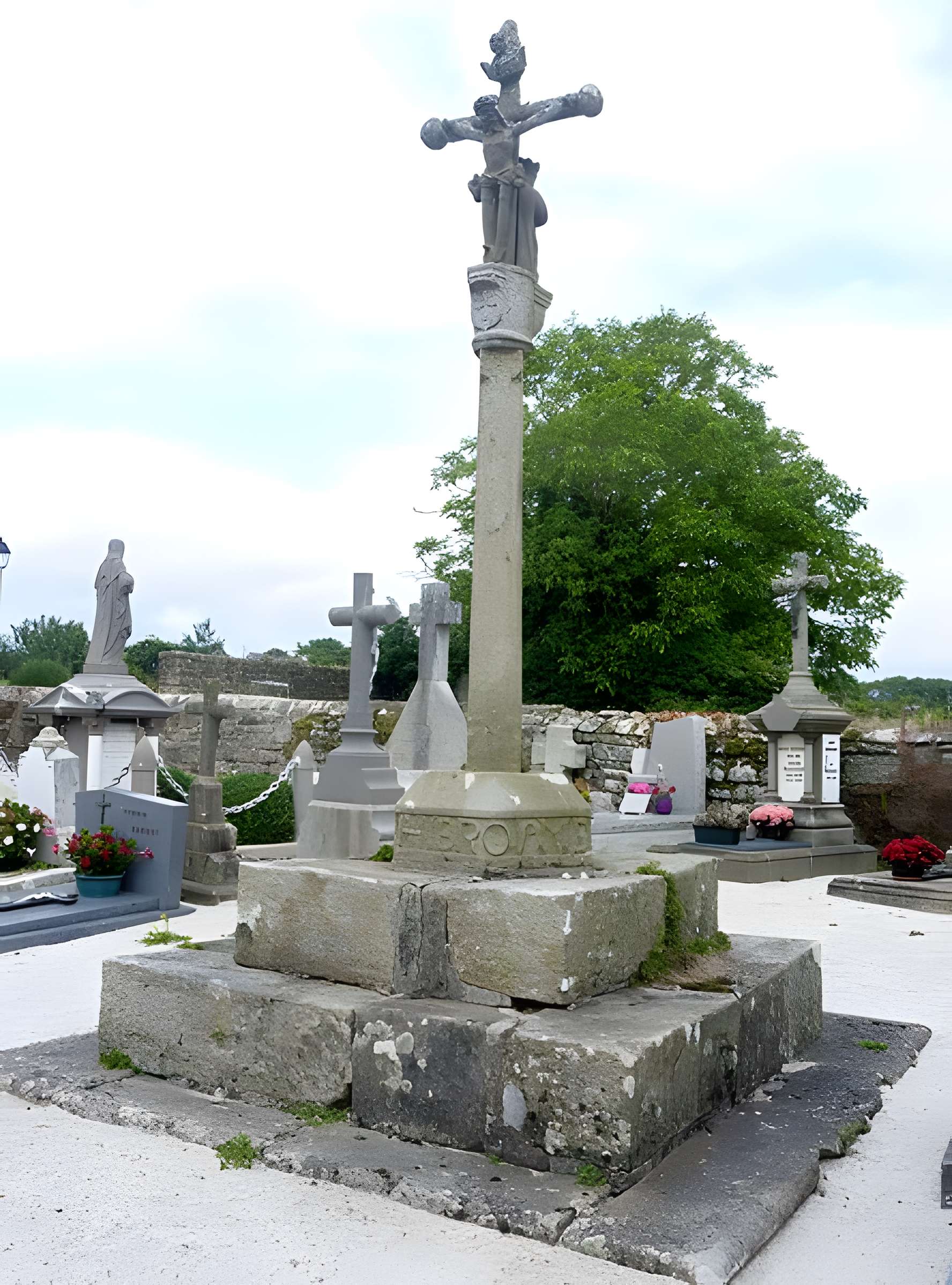 Église Saint-Germain de Kerlaz