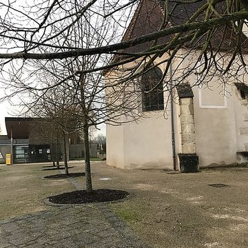 Église Saint-Germain de Parcey et croix