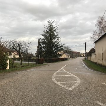 Église Saint-Germain de Parcey et croix