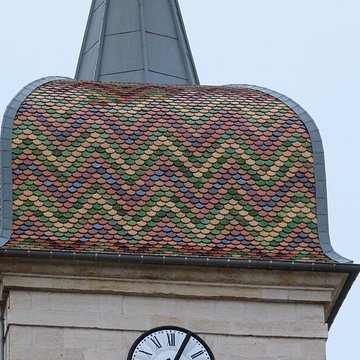 Église Saint-Germain de Parcey et croix
