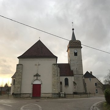 Église Saint-Germain de Parcey et croix