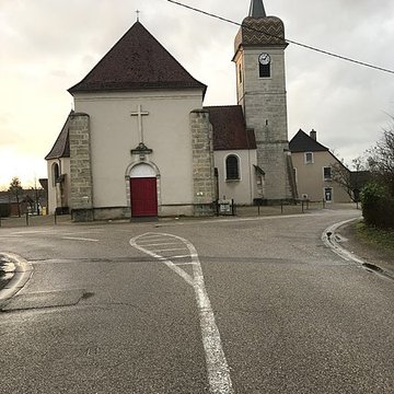 Église Saint-Germain de Parcey et croix