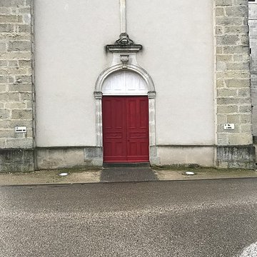 Église Saint-Germain de Parcey et croix