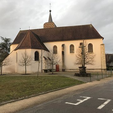 Église Saint-Germain de Parcey et croix
