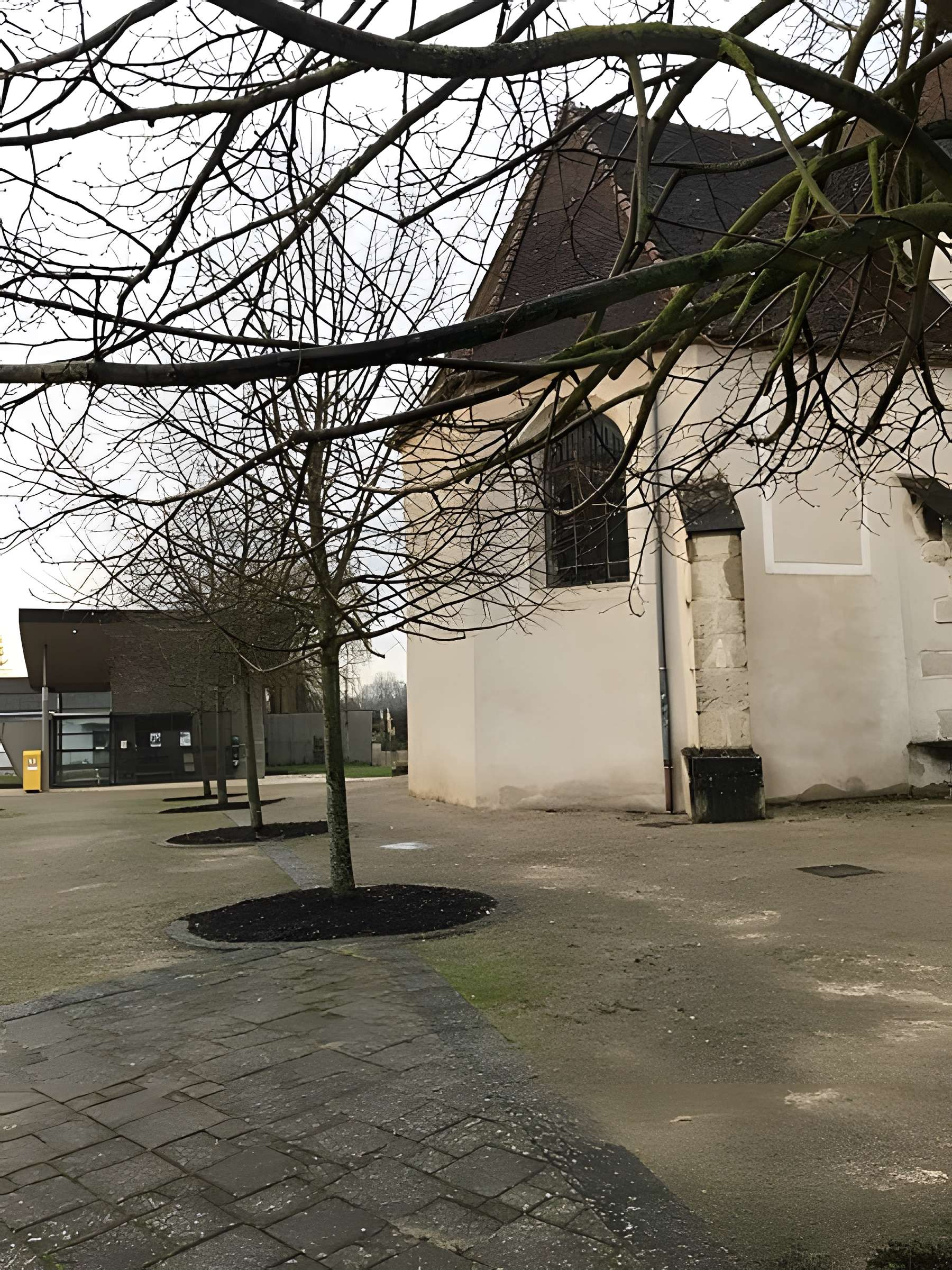 Église Saint-Germain de Parcey et croix