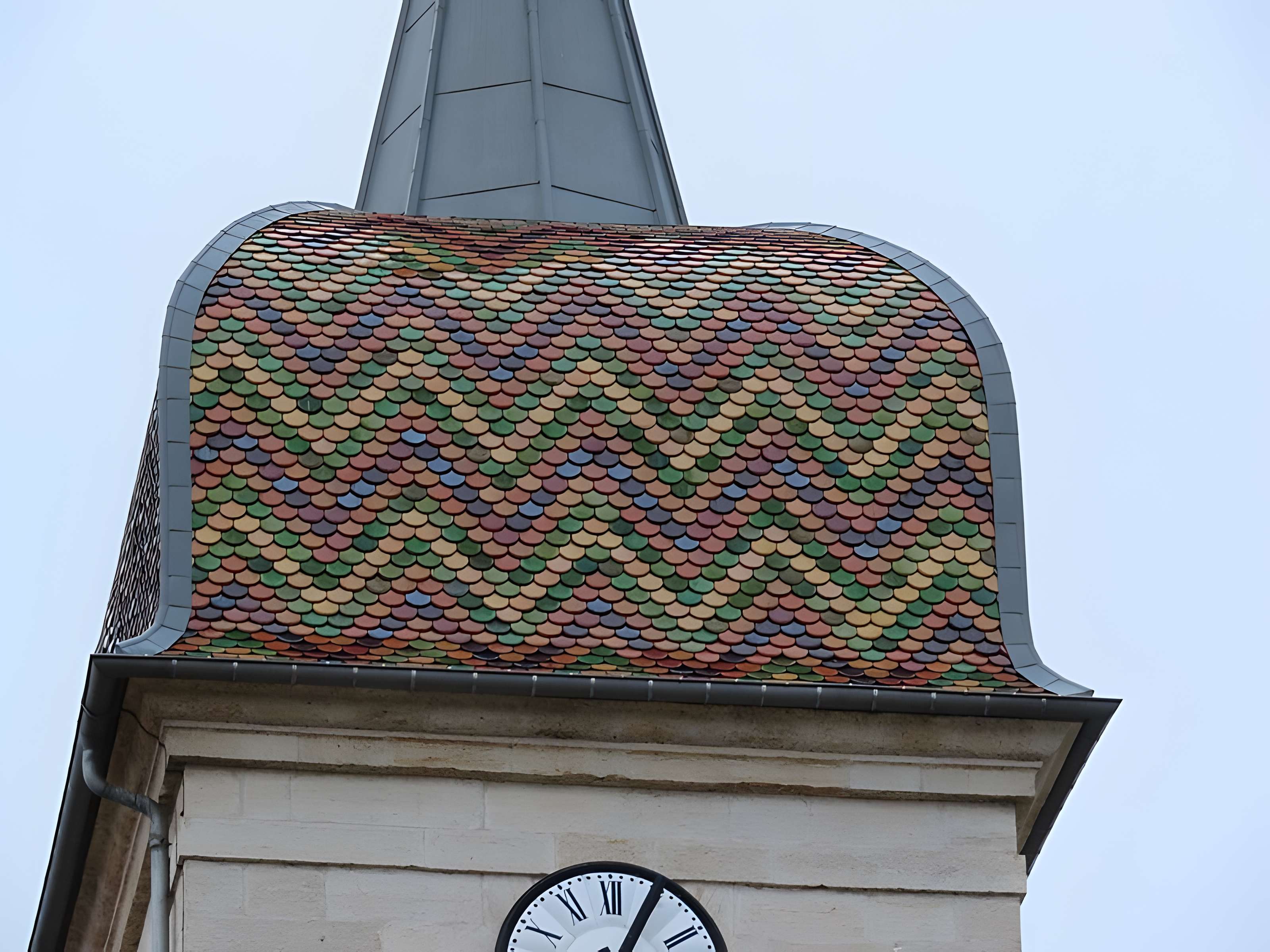 Église Saint-Germain de Parcey et croix