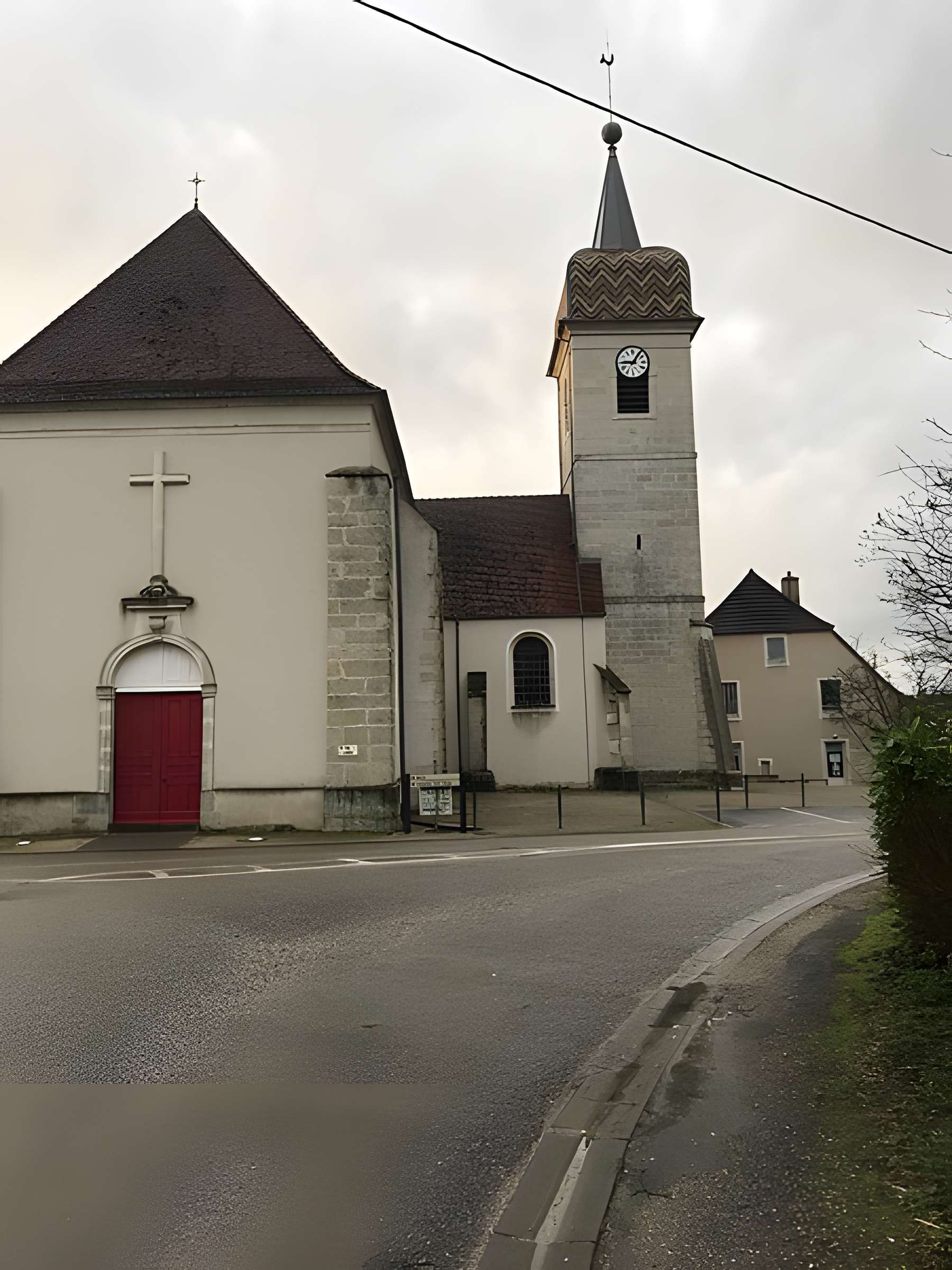 Église Saint-Germain de Parcey et croix