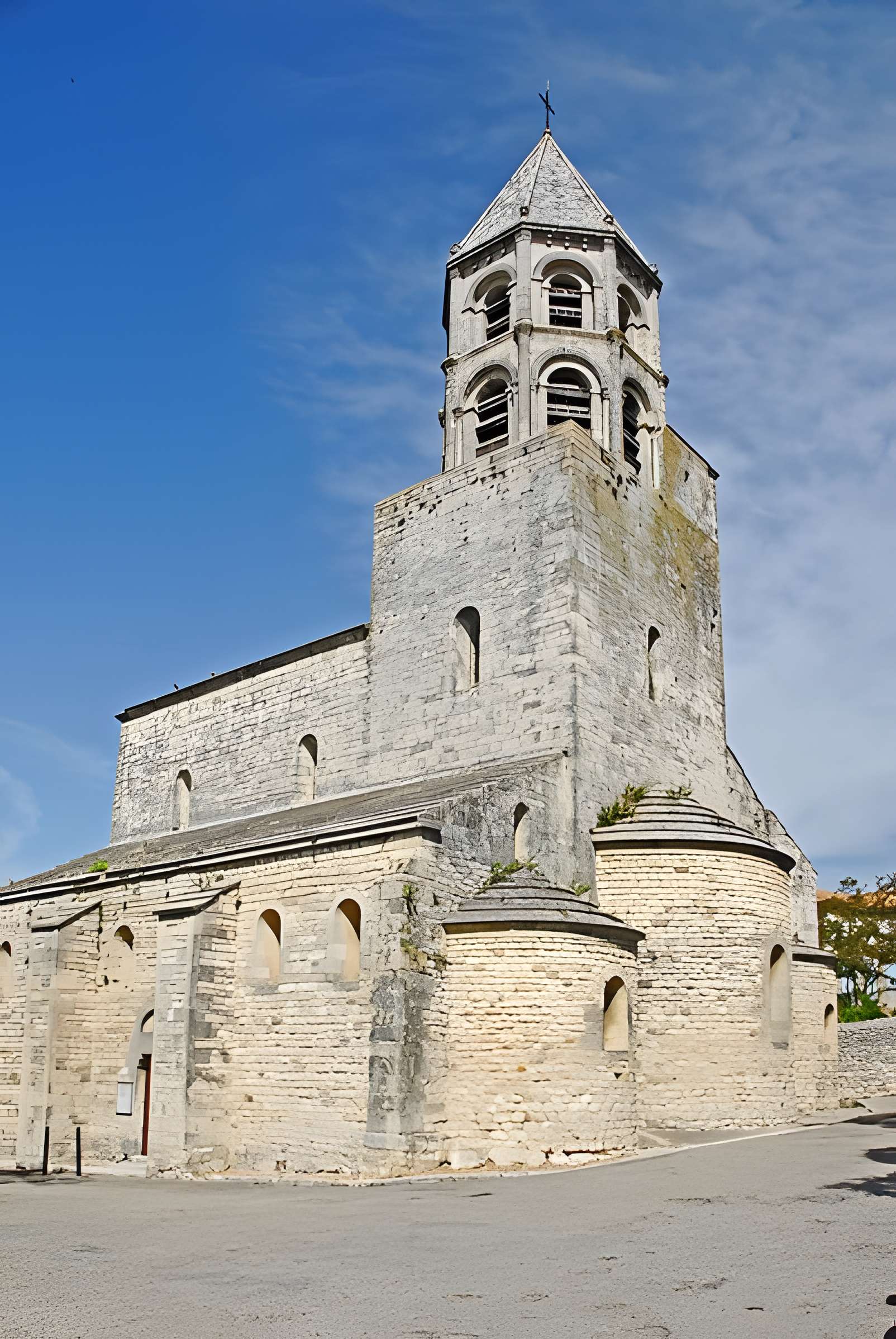 Église Saint-Michel de La Garde-Adhémar