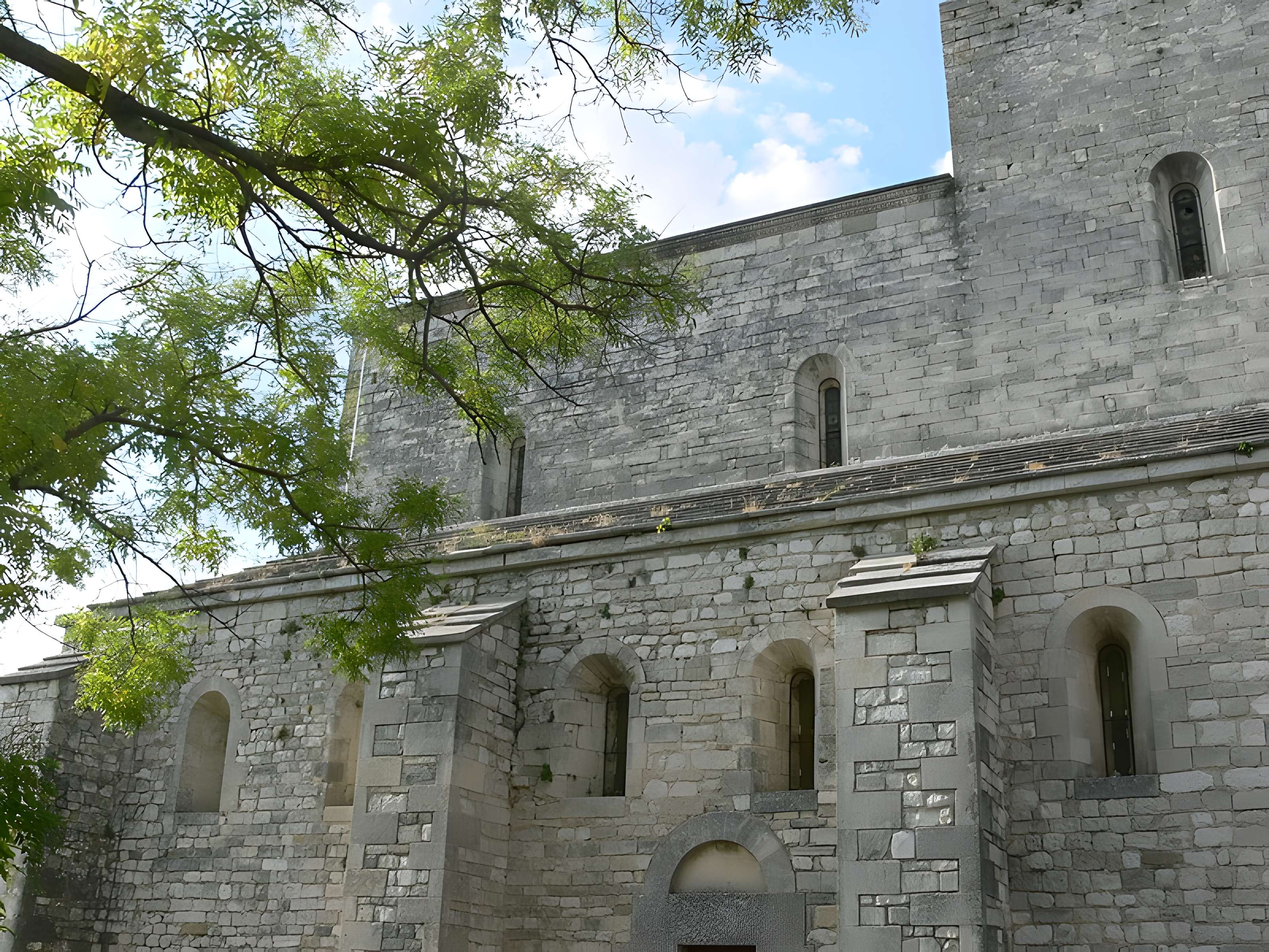 Église Saint-Michel de La Garde-Adhémar