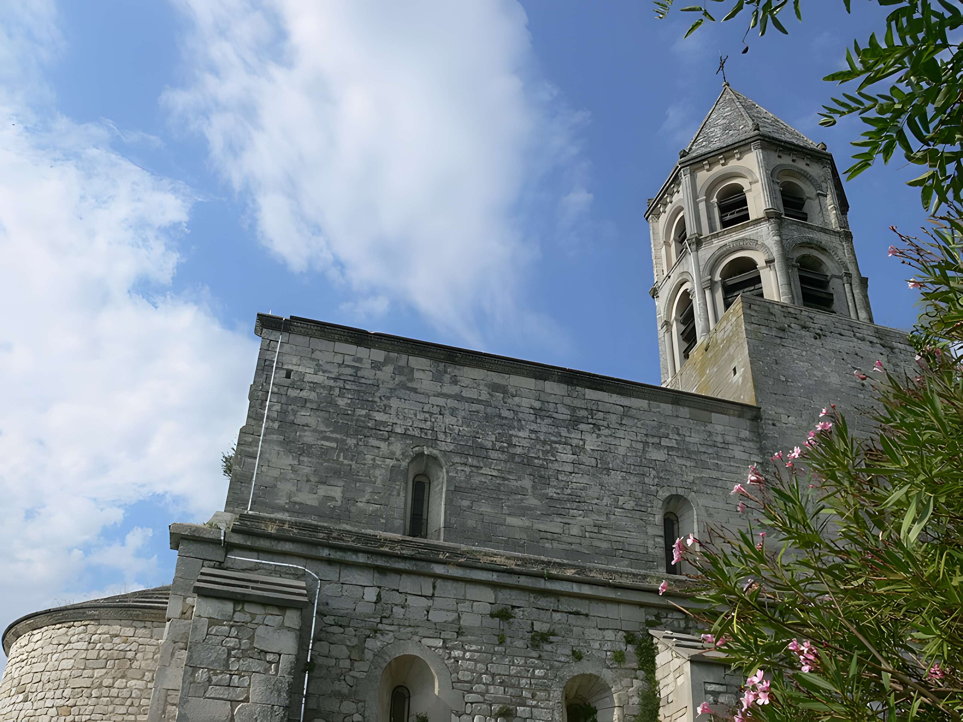 Église Saint-Michel de La Garde-Adhémar